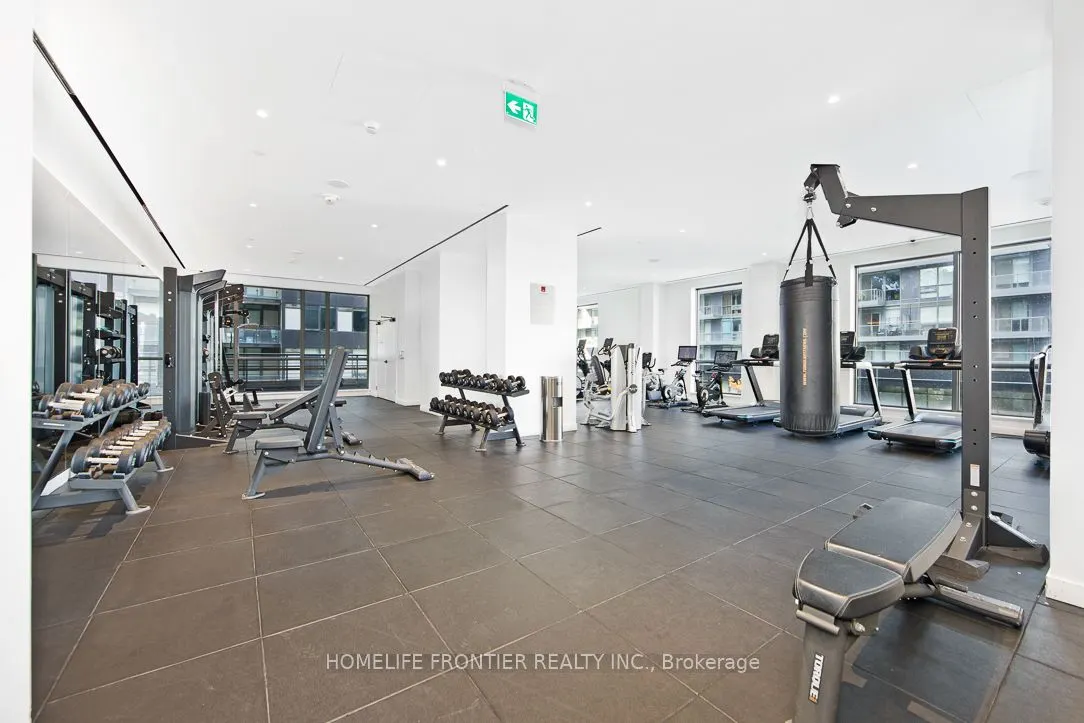 39 Roehampton Avenue #704