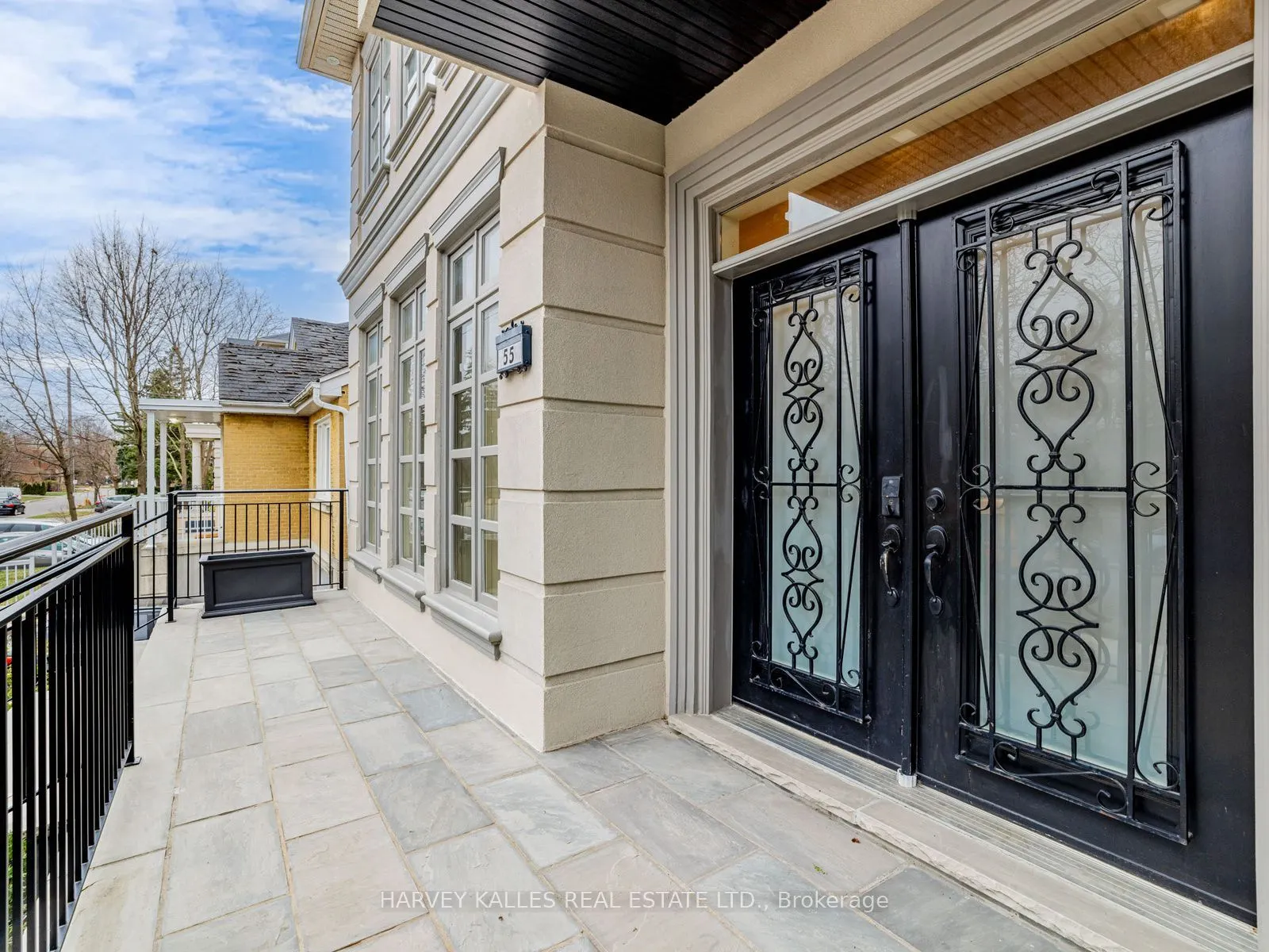55 Viewmount Avenue