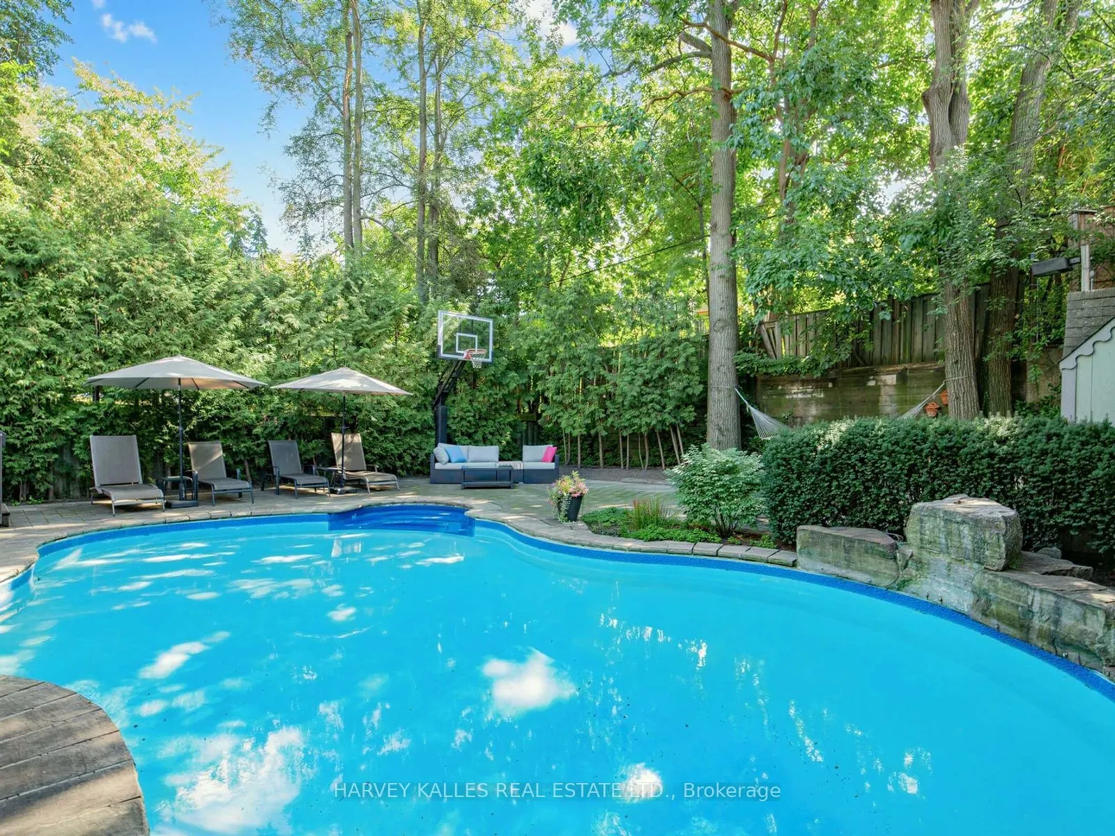 55 Viewmount Avenue