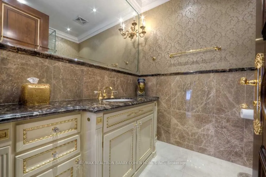 118 Yorkville Avenue #703