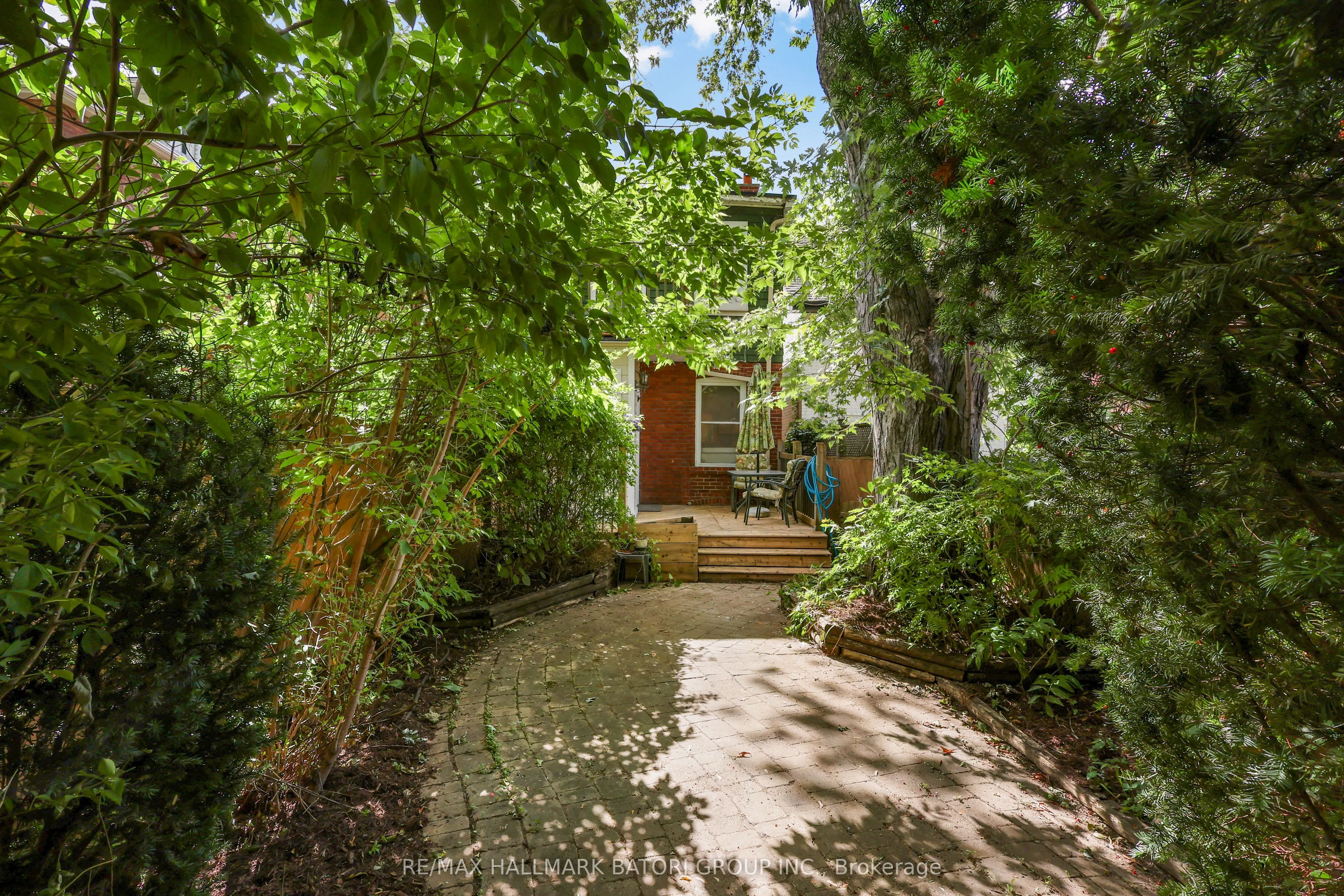 104 Orchard View Boulevard