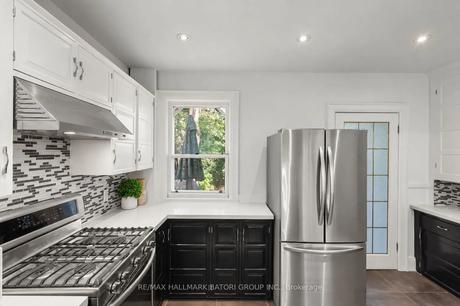 104 Orchard View Boulevard