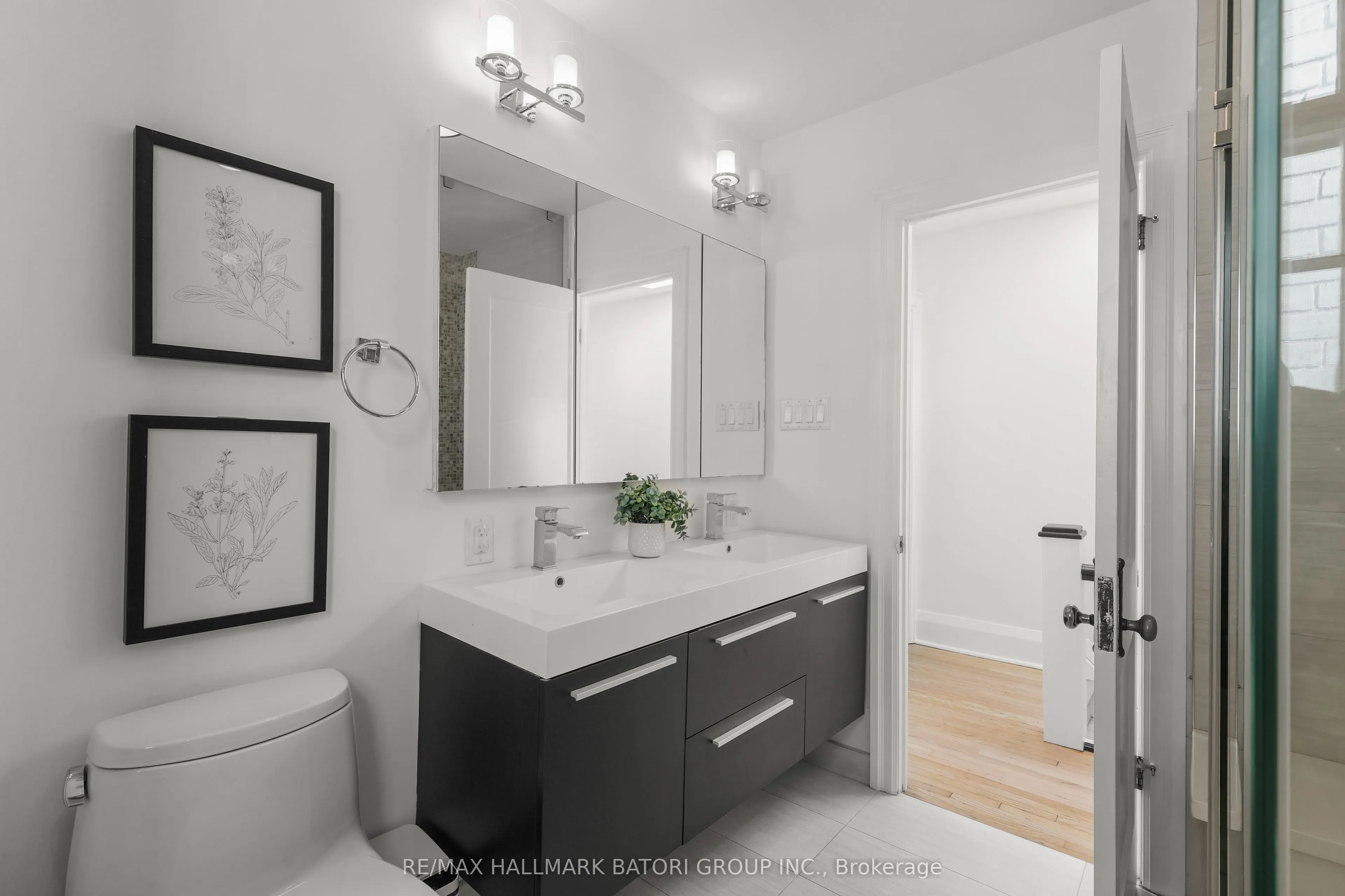104 Orchard View Boulevard