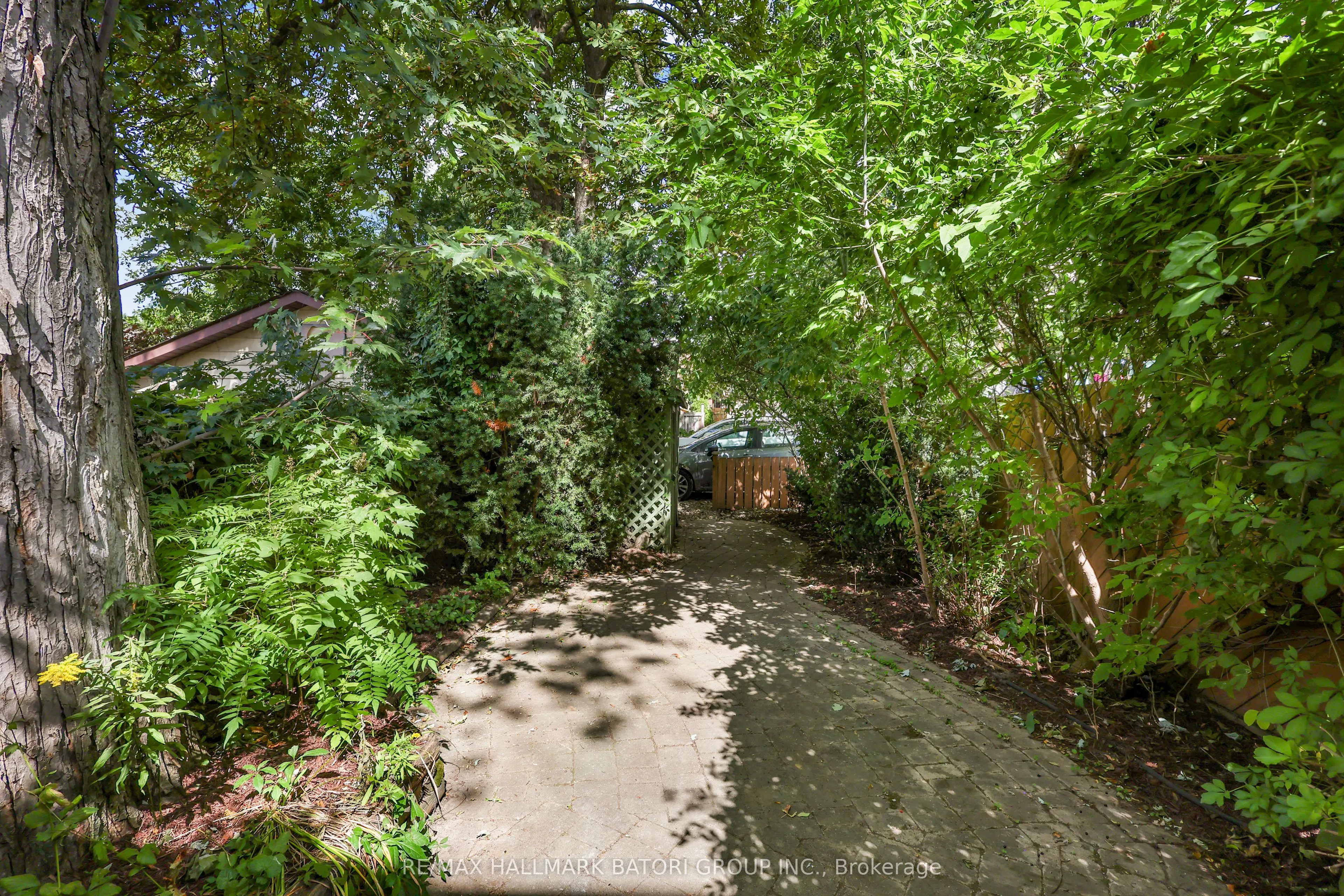 104 Orchard View Boulevard