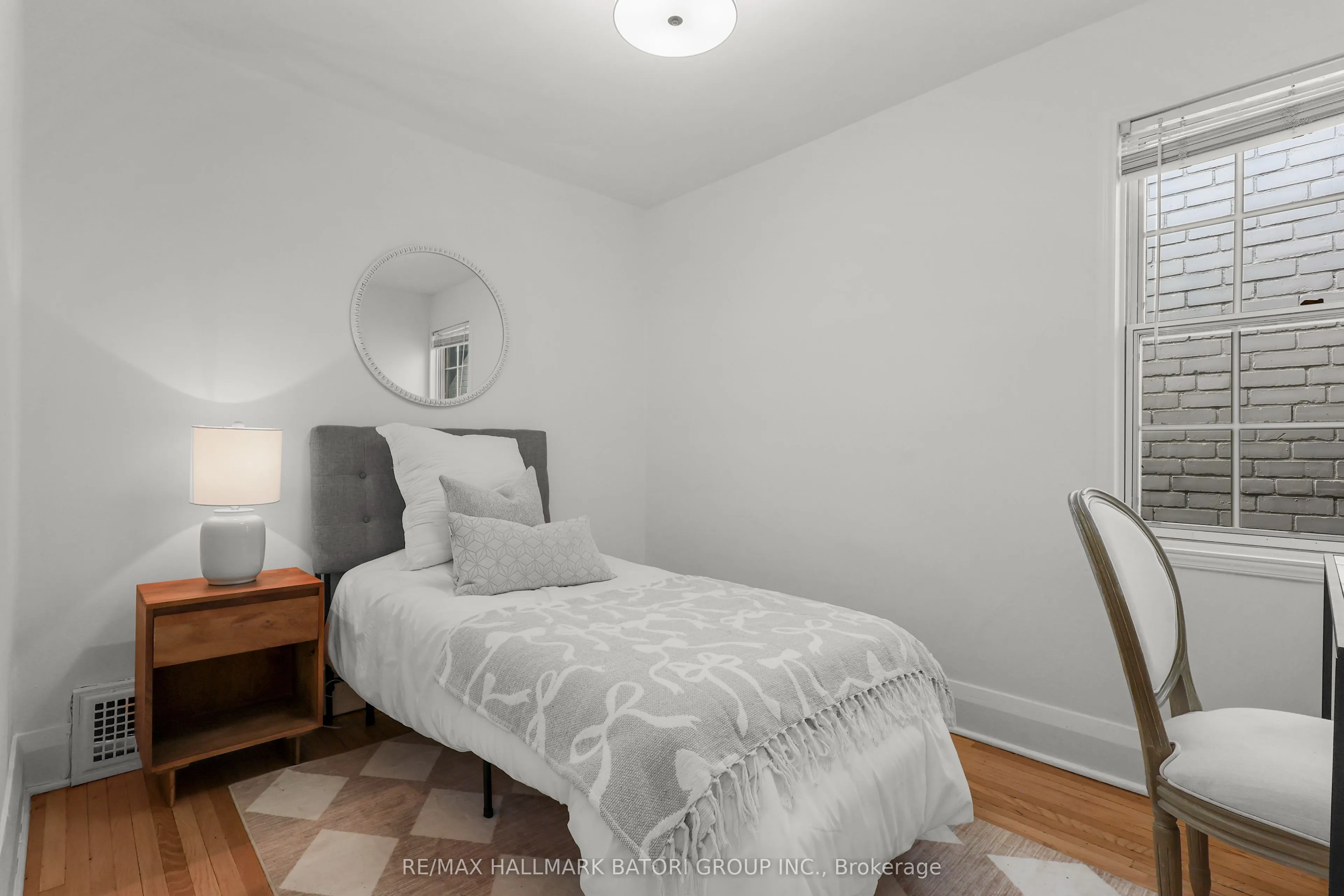 104 Orchard View Boulevard
