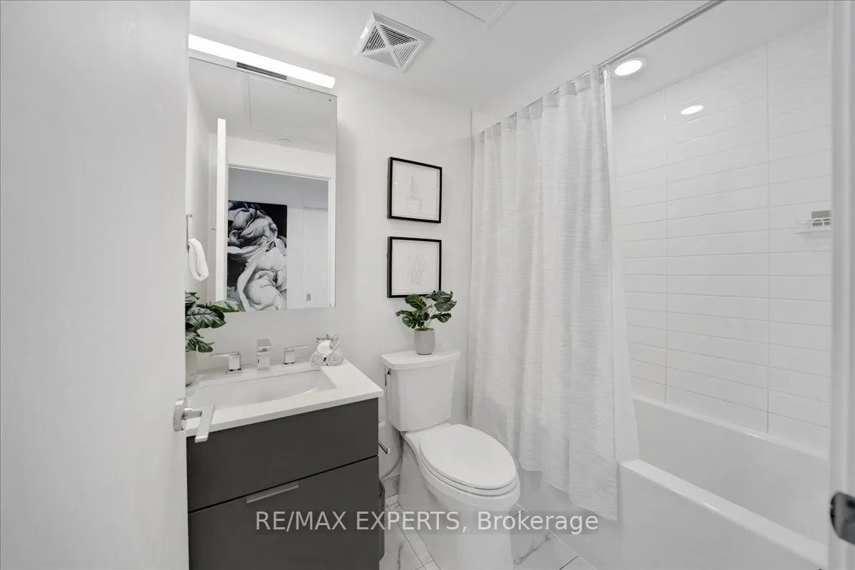 25 Richmond Street E #1815