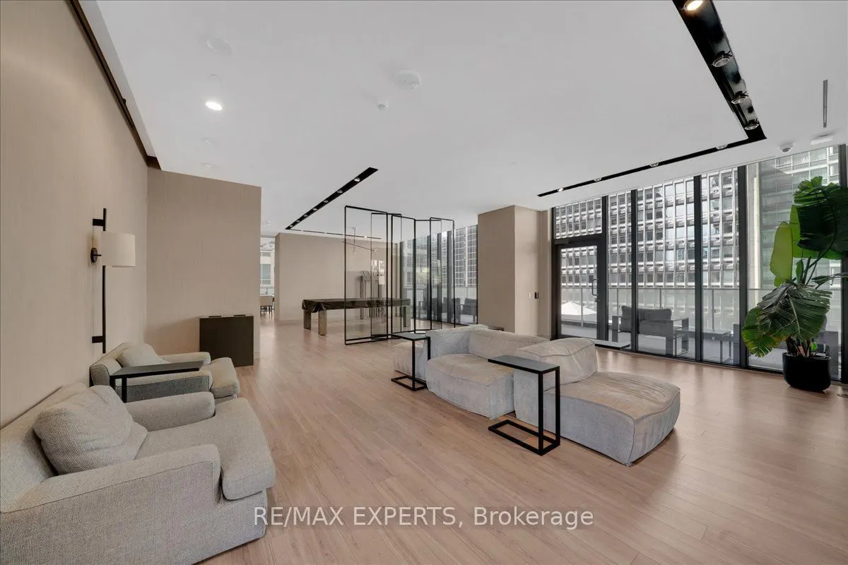 25 Richmond Street E #1815
