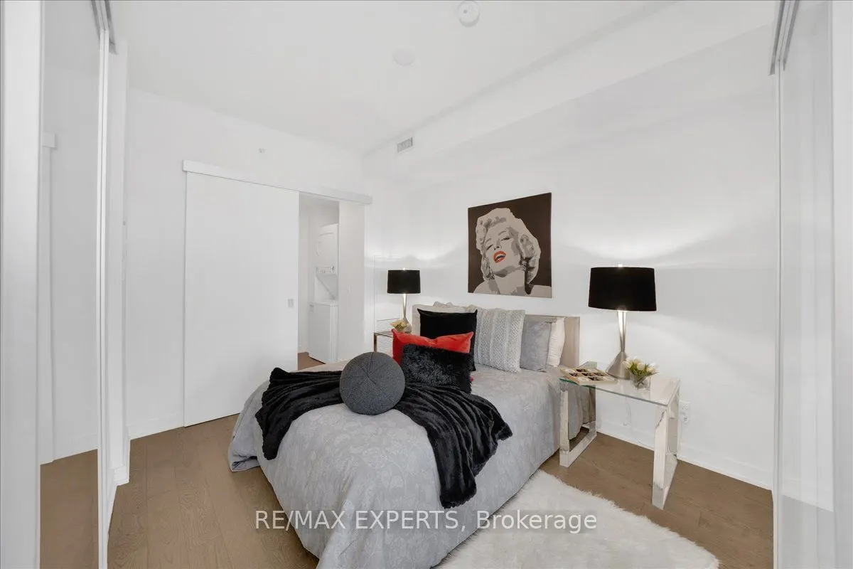 25 Richmond Street E #1815