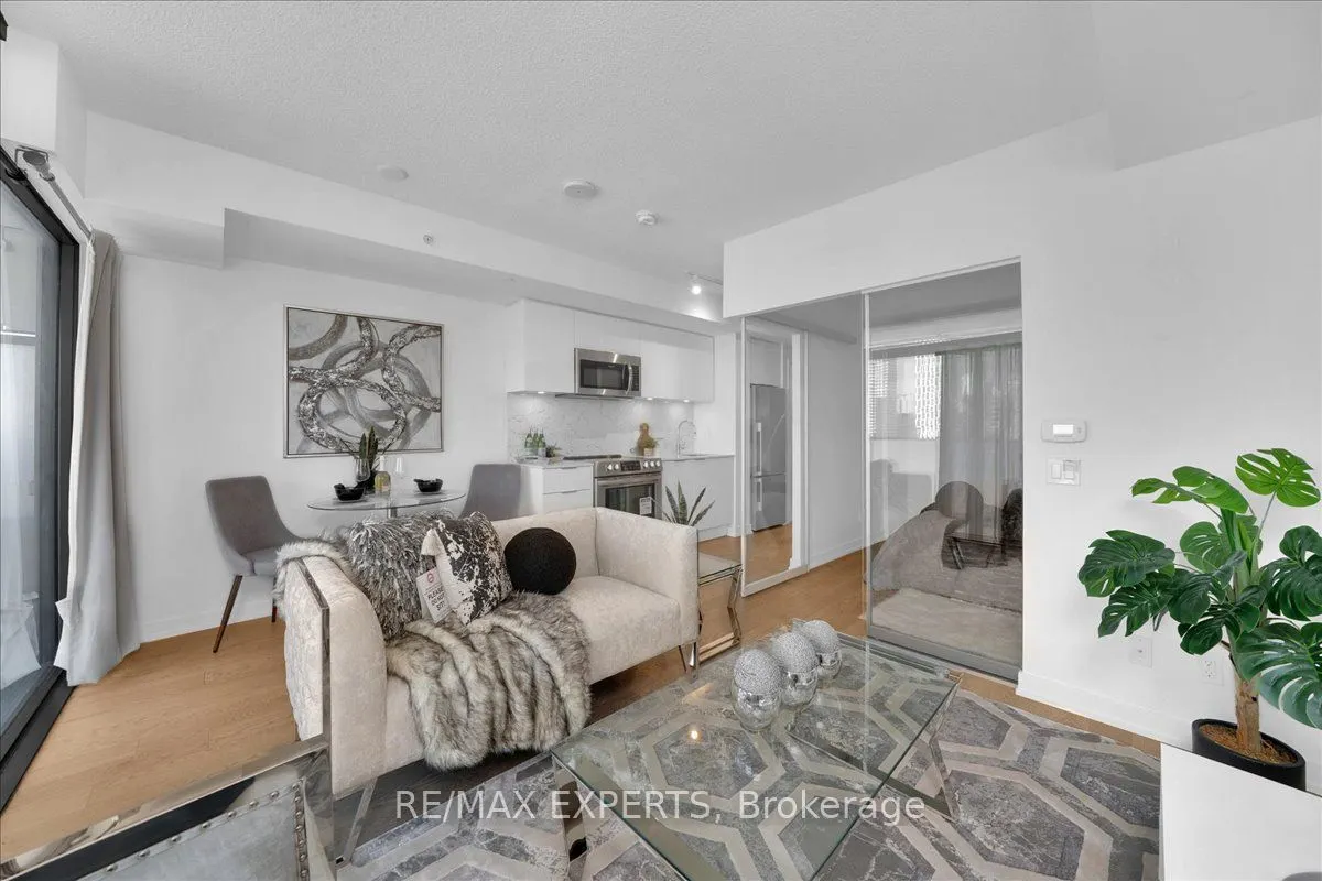 25 Richmond Street E #1815
