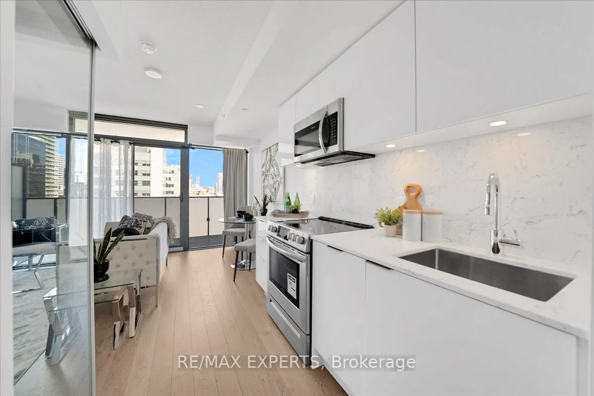 25 Richmond Street E #1815