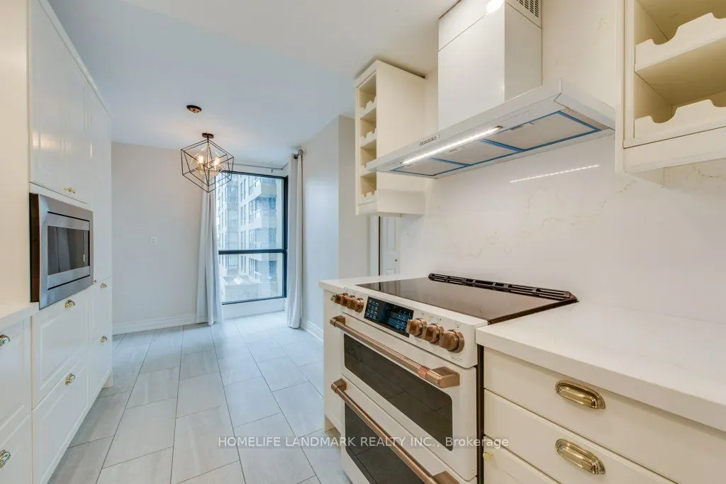 1 Concorde Place #306