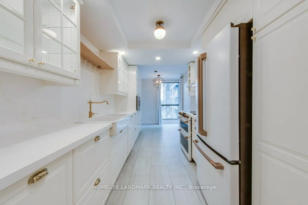 1 Concorde Place #306