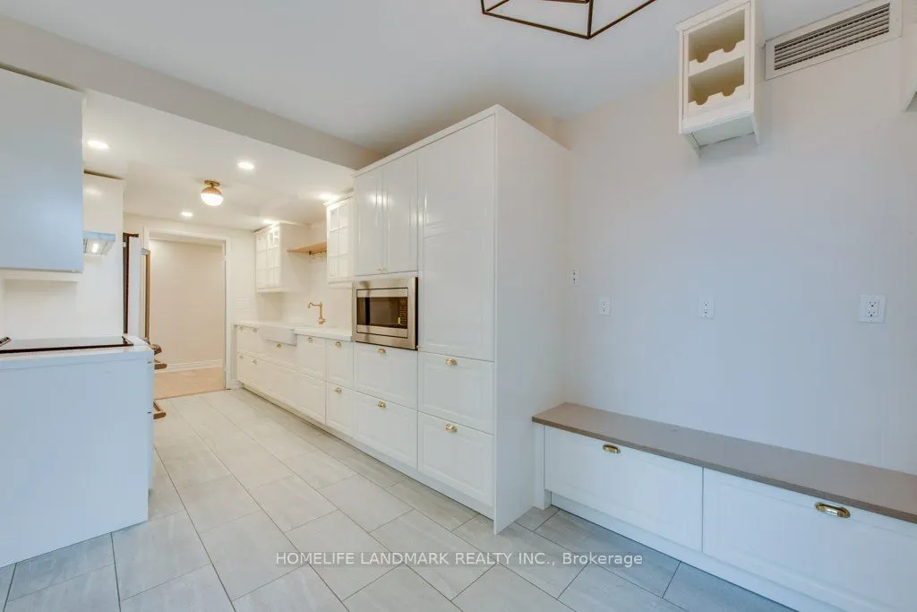 1 Concorde Place #306