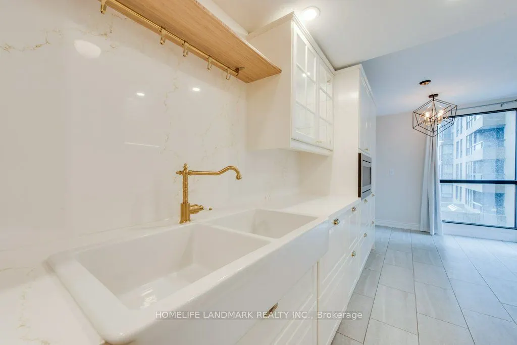 1 Concorde Place #306