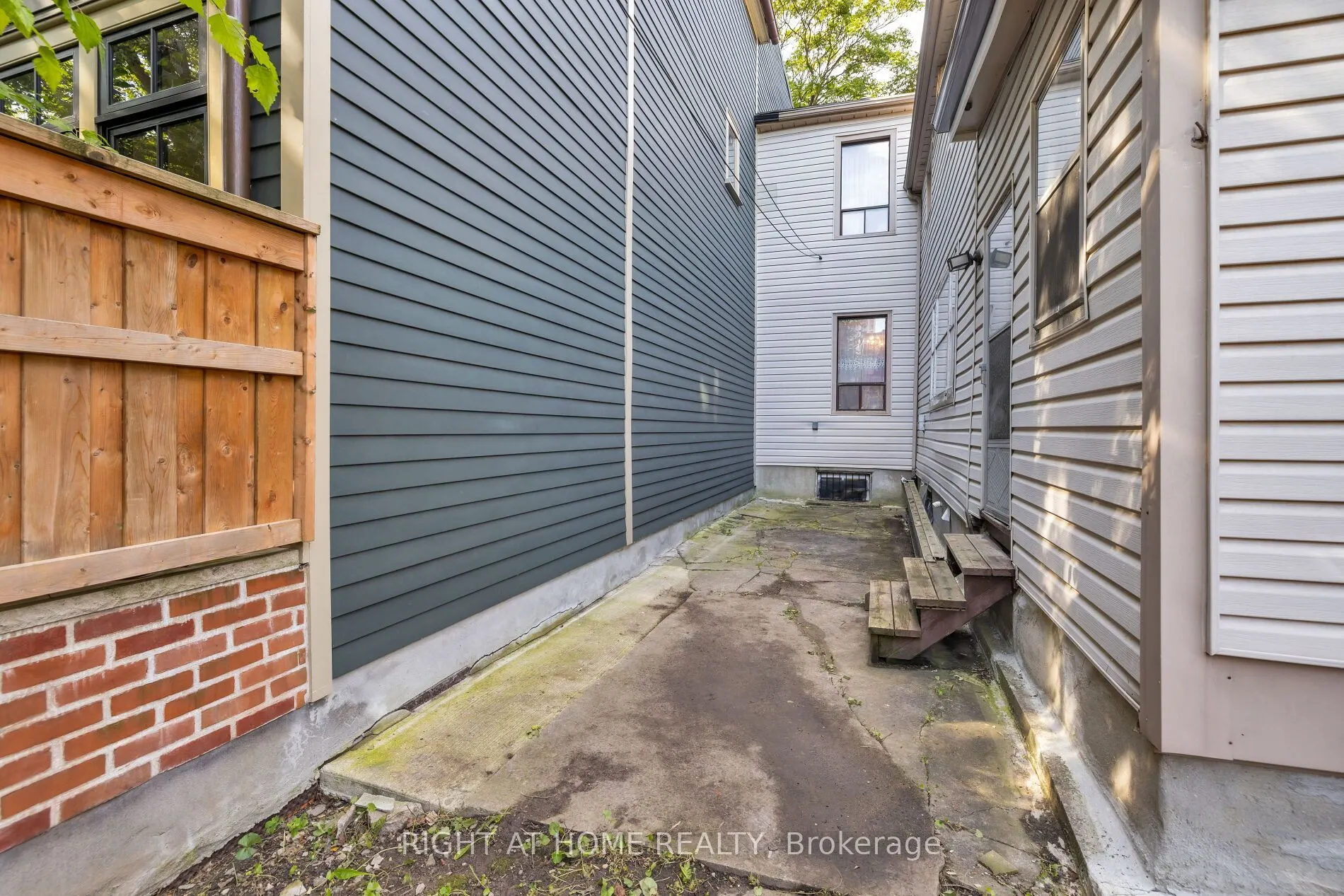239 Seaton Street