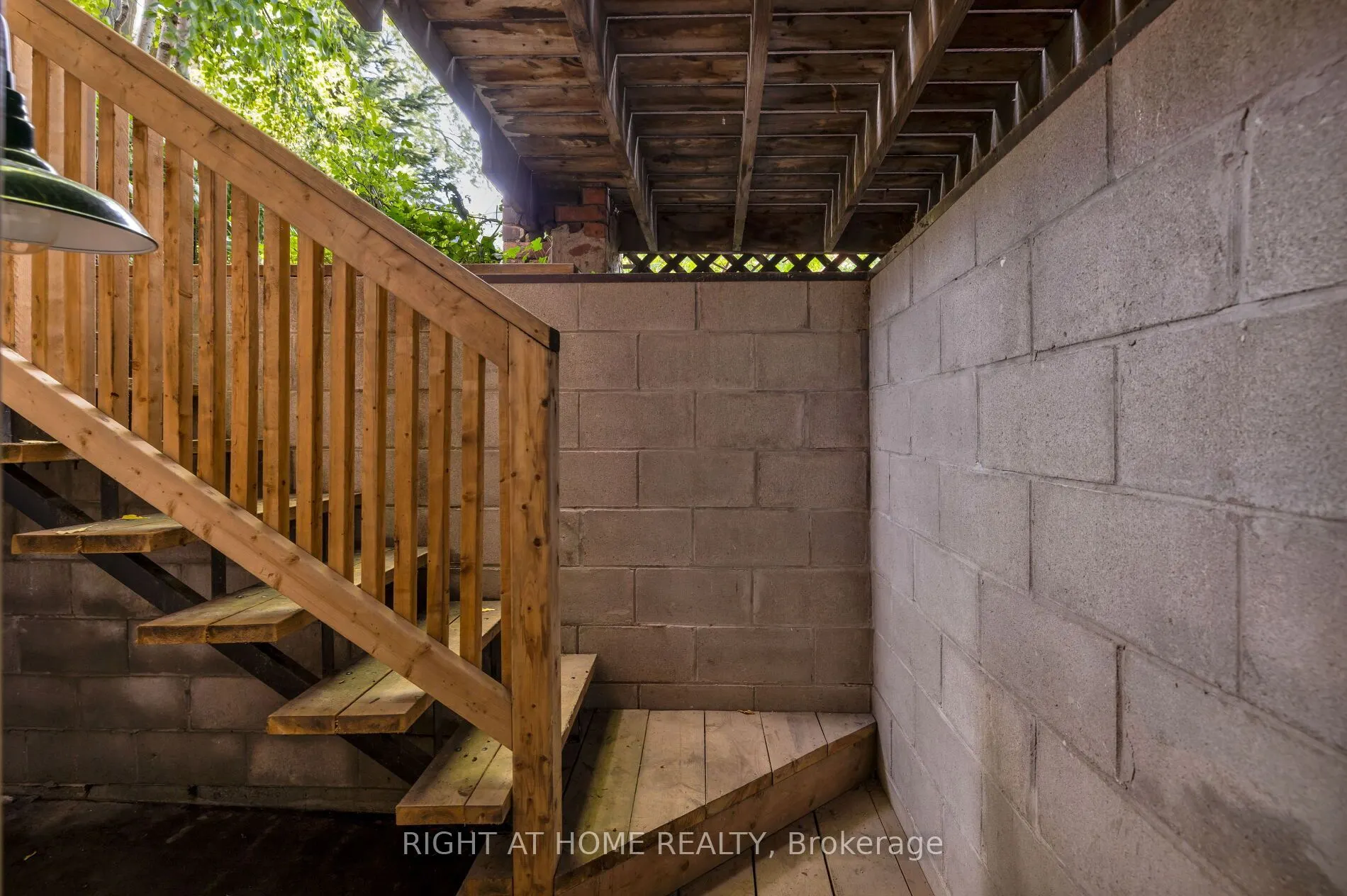239 Seaton Street