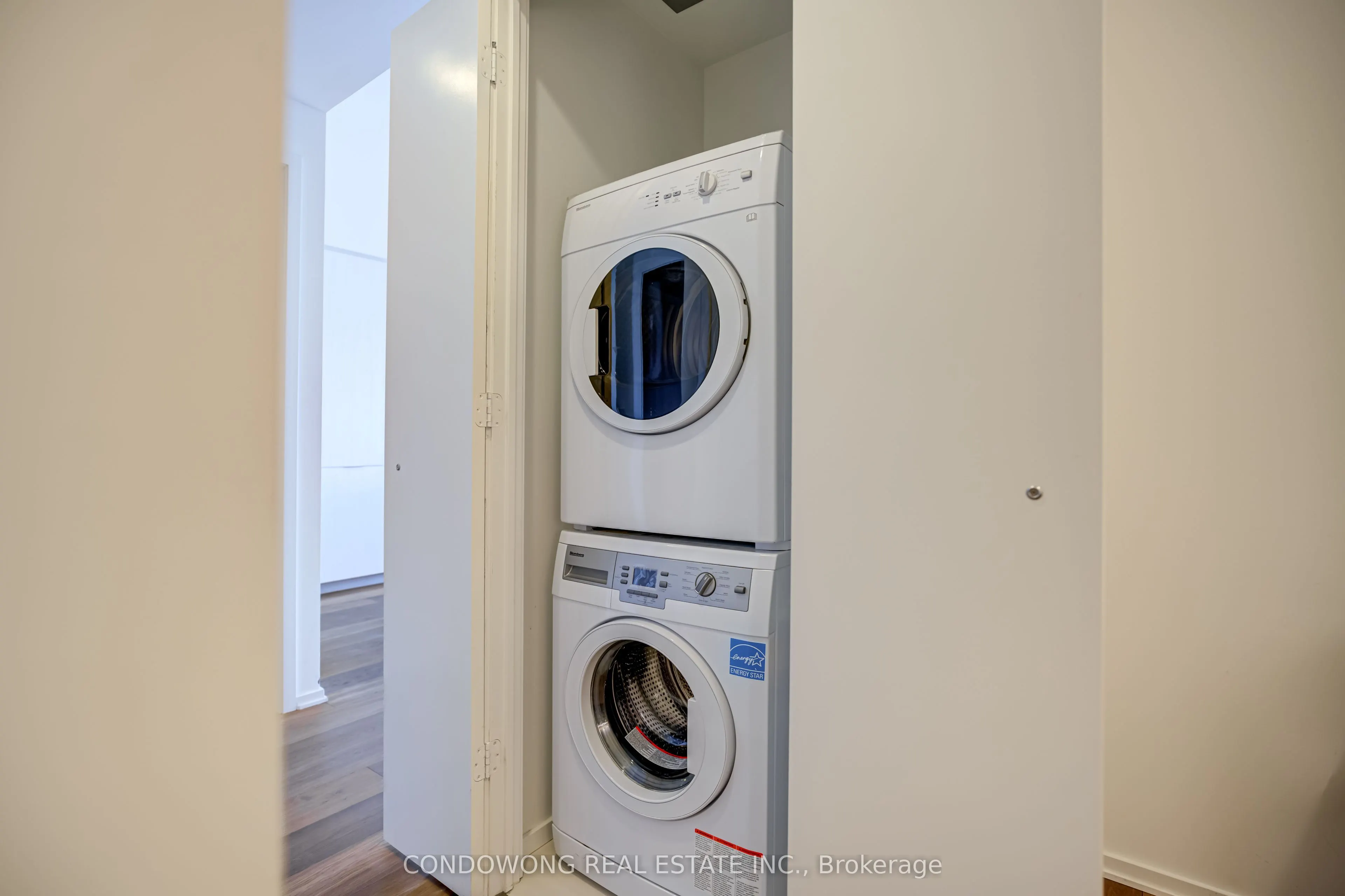 1 Bloor Street E #4710