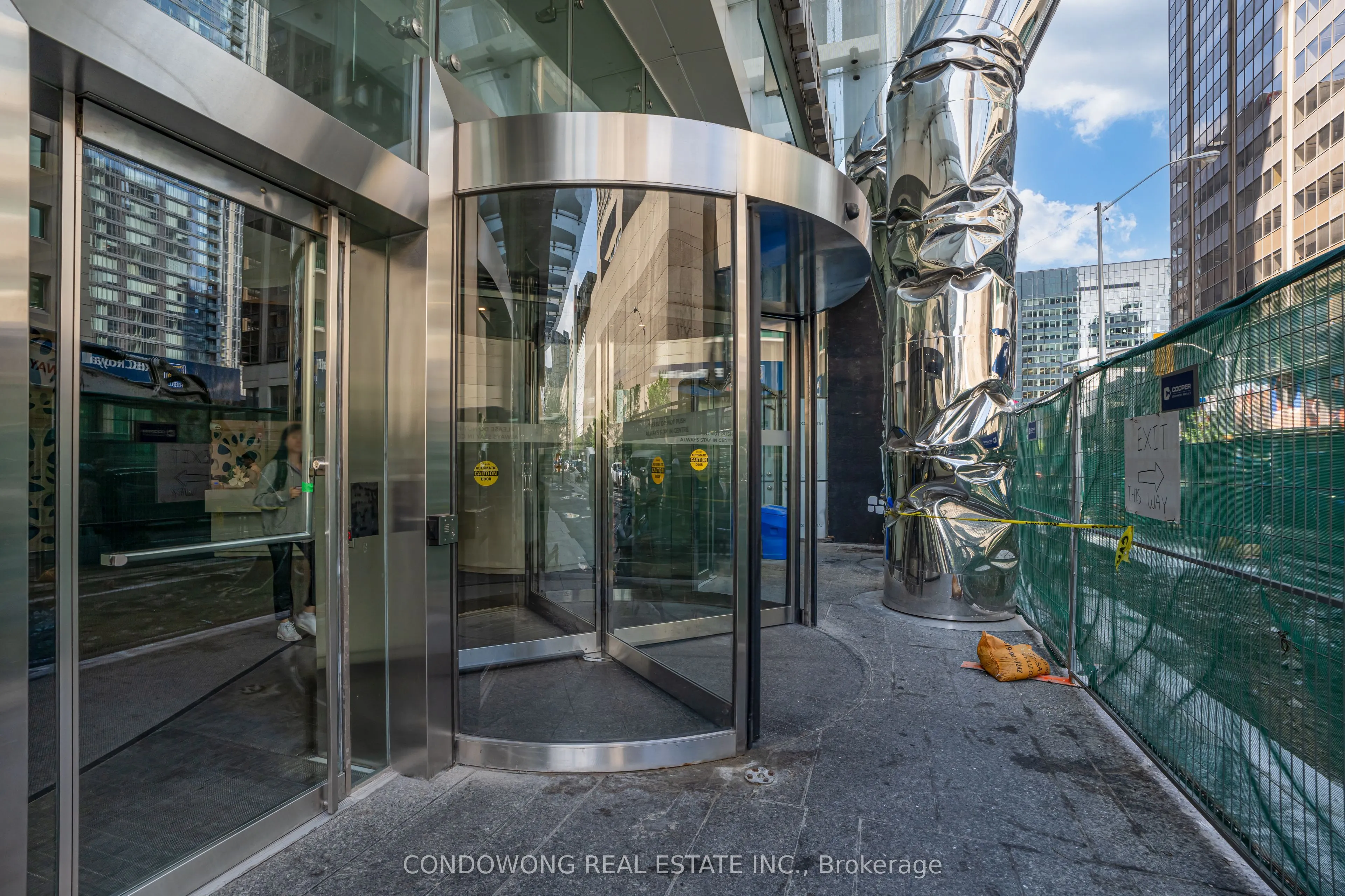 1 Bloor Street E #4710