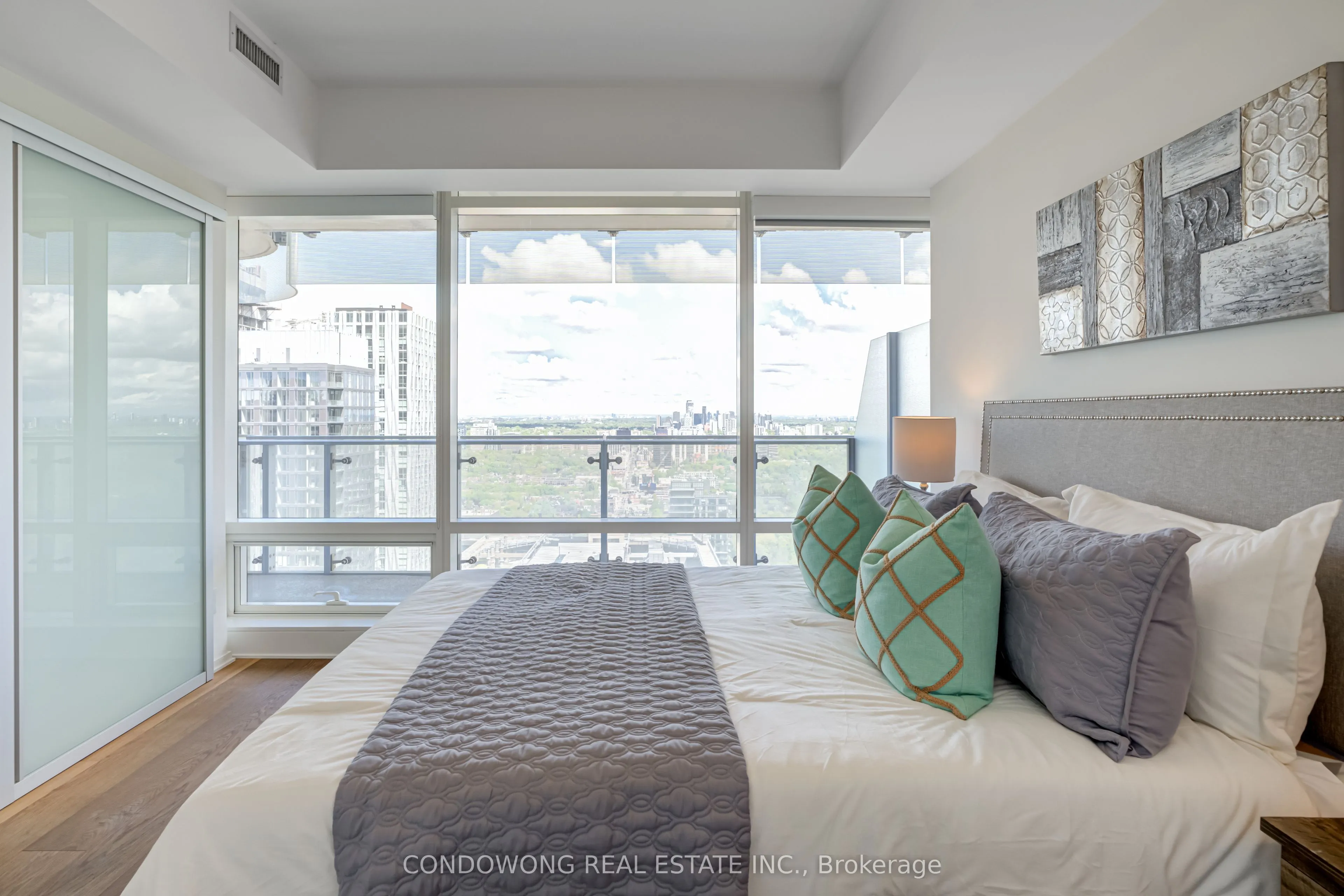 1 Bloor Street E #4710