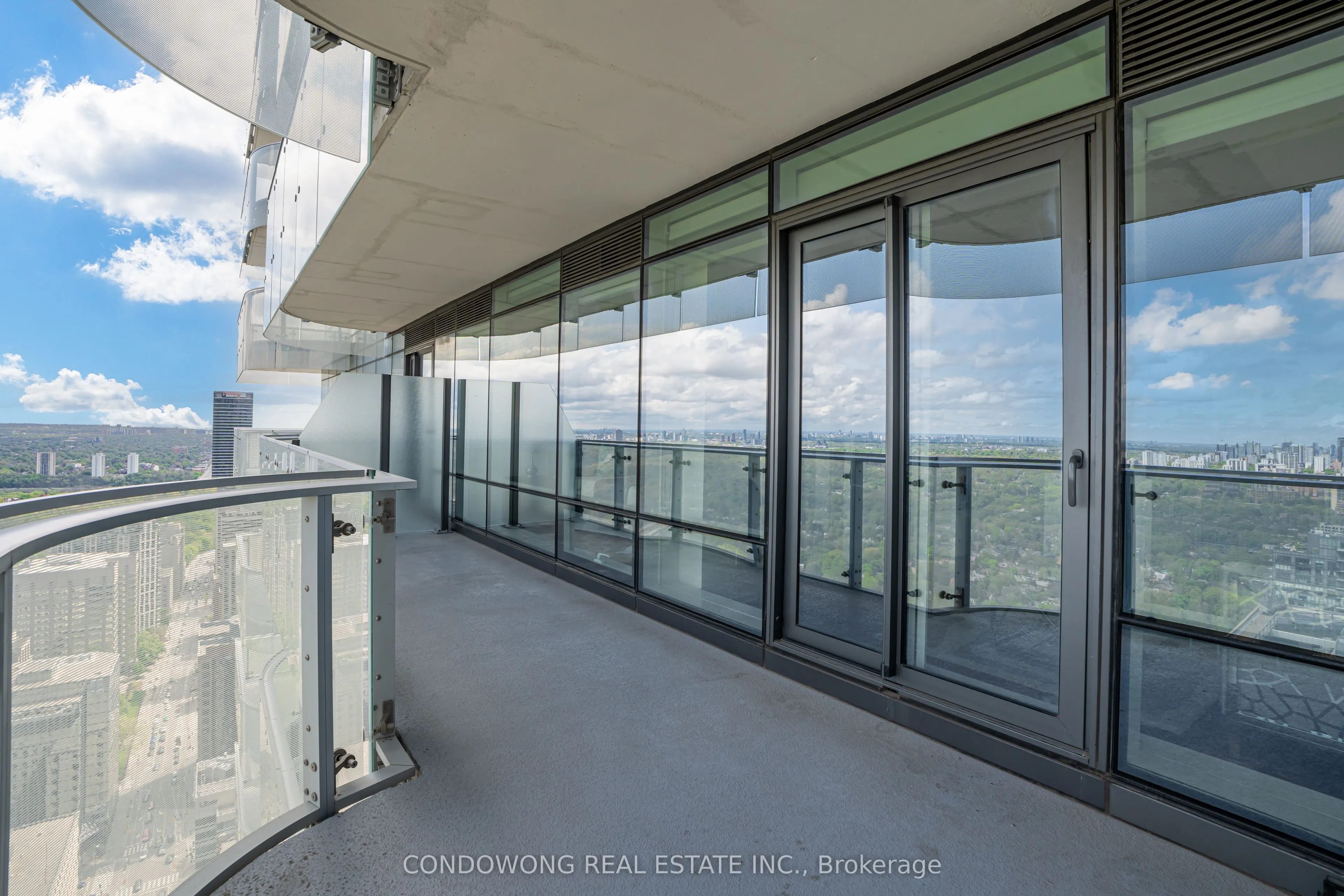 1 Bloor Street E #4710