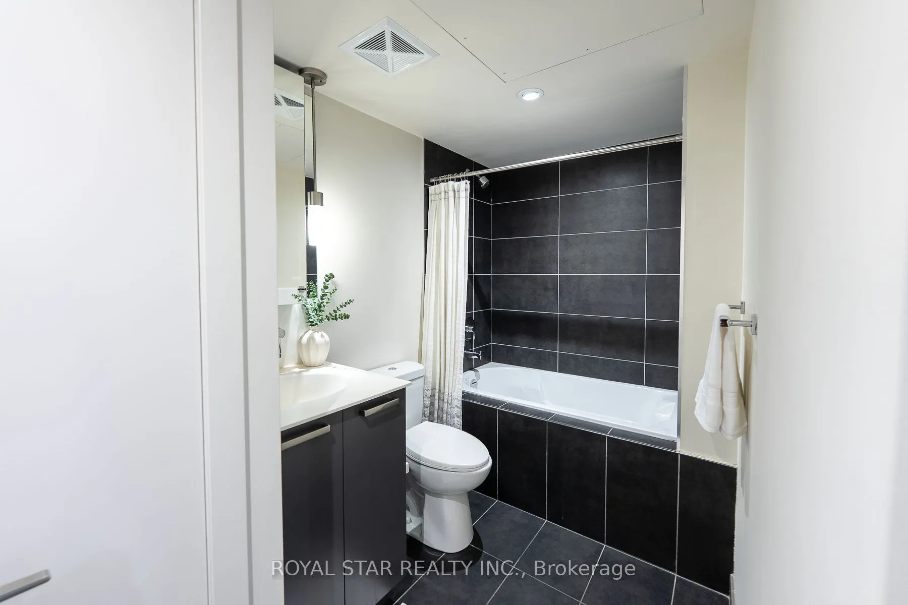 95 Bathurst Street #623