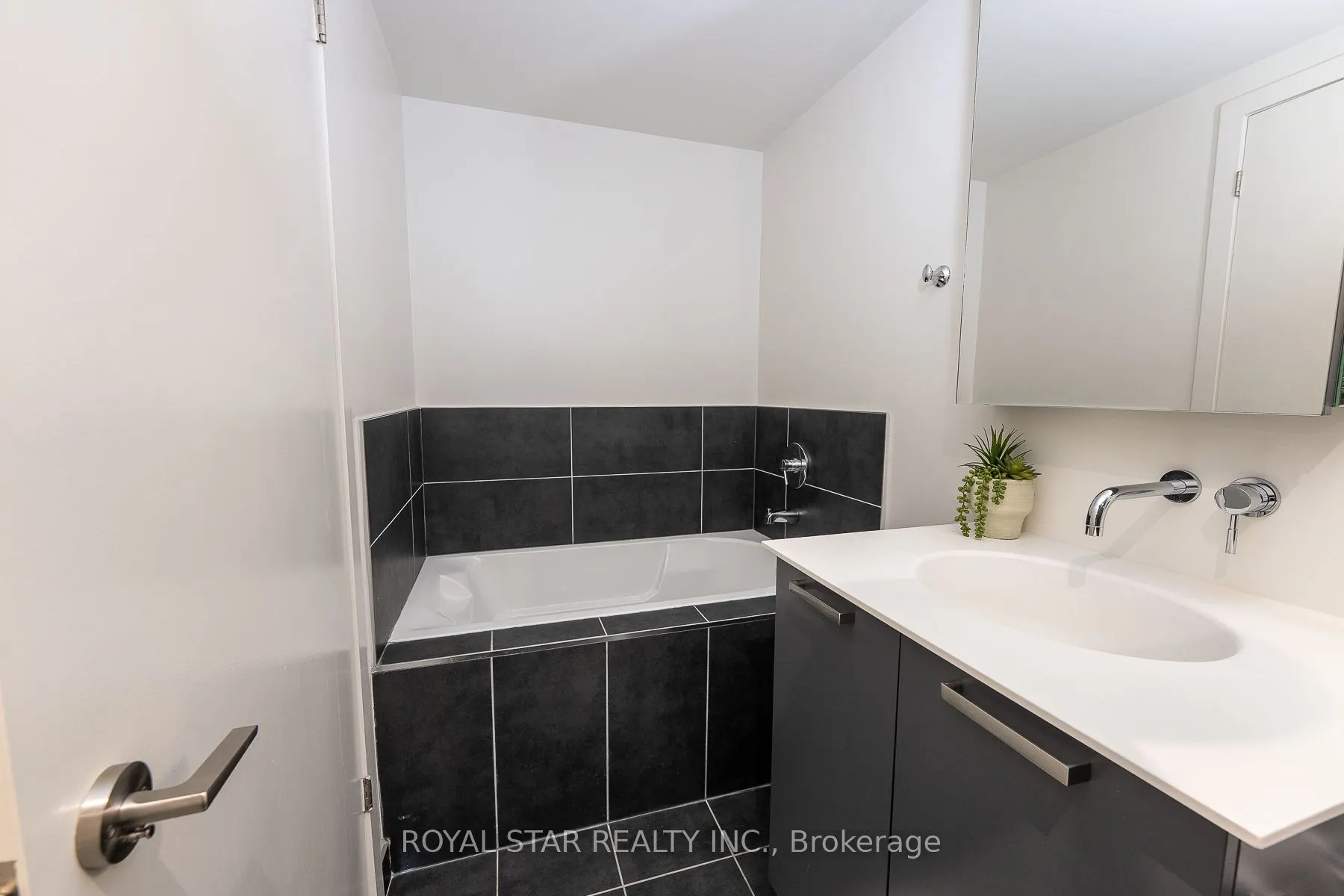 95 Bathurst Street #623
