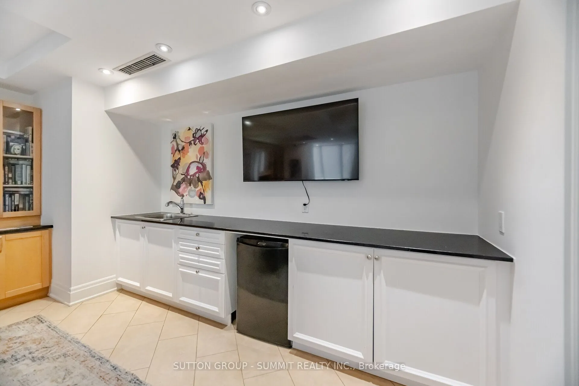 455 Rosewell Avenue #205