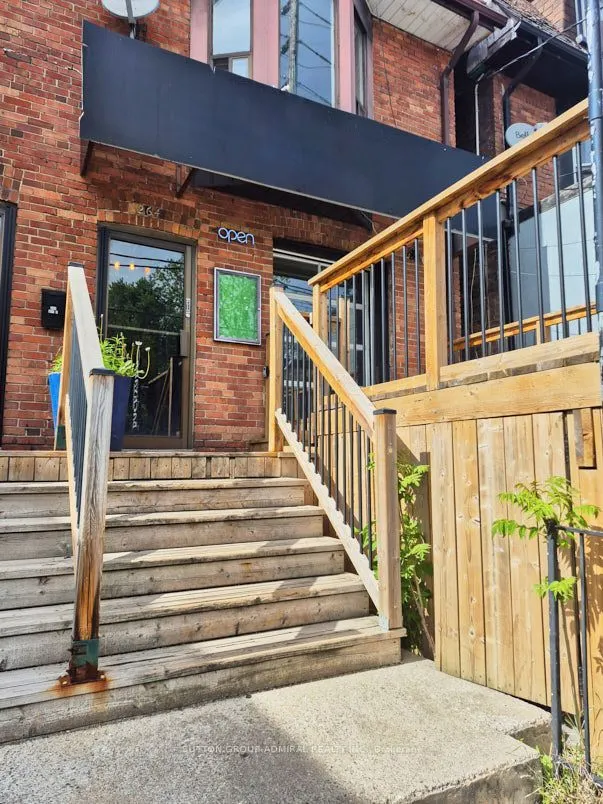 264 Dupont Street