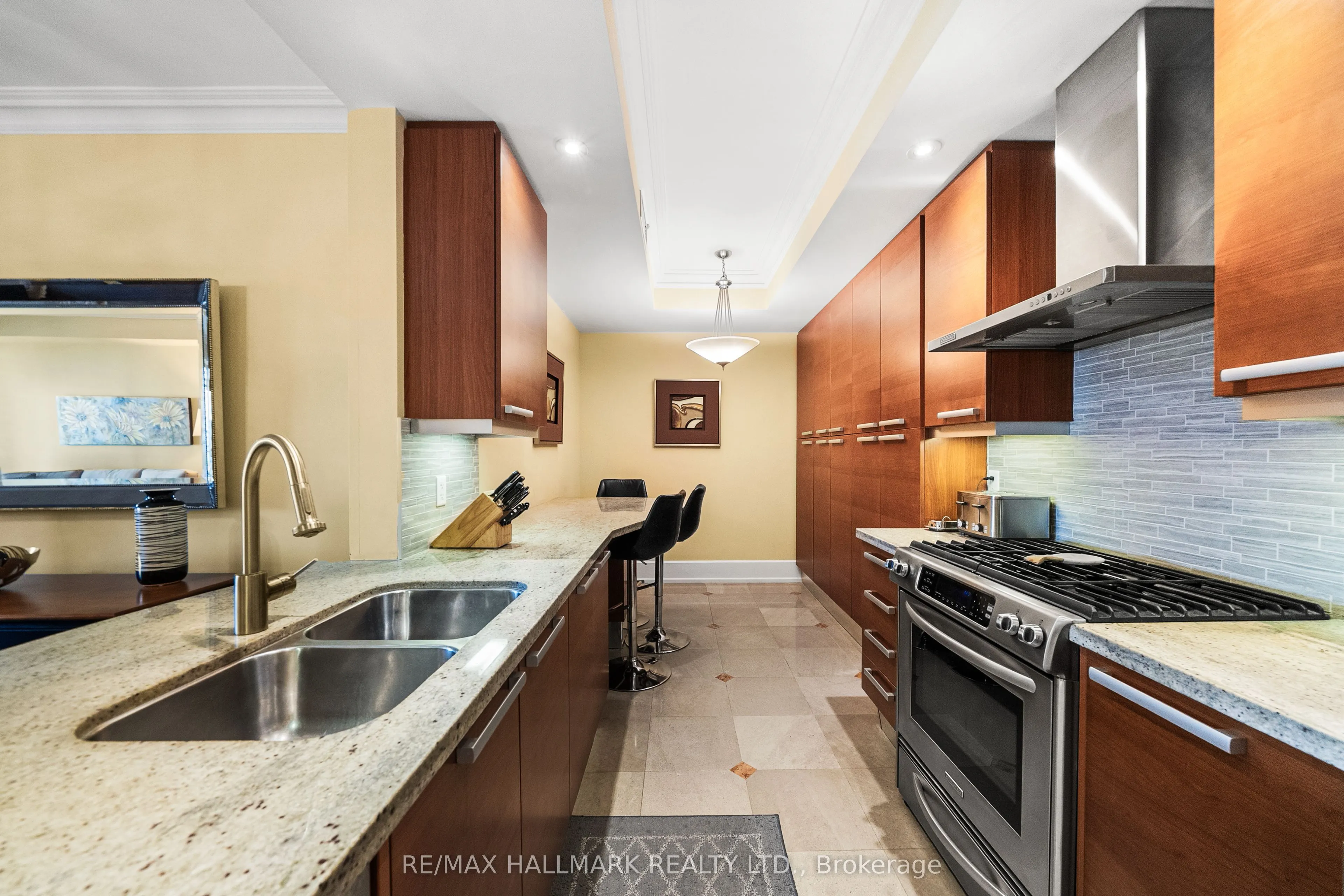 662 Sheppard Avenue E #807C