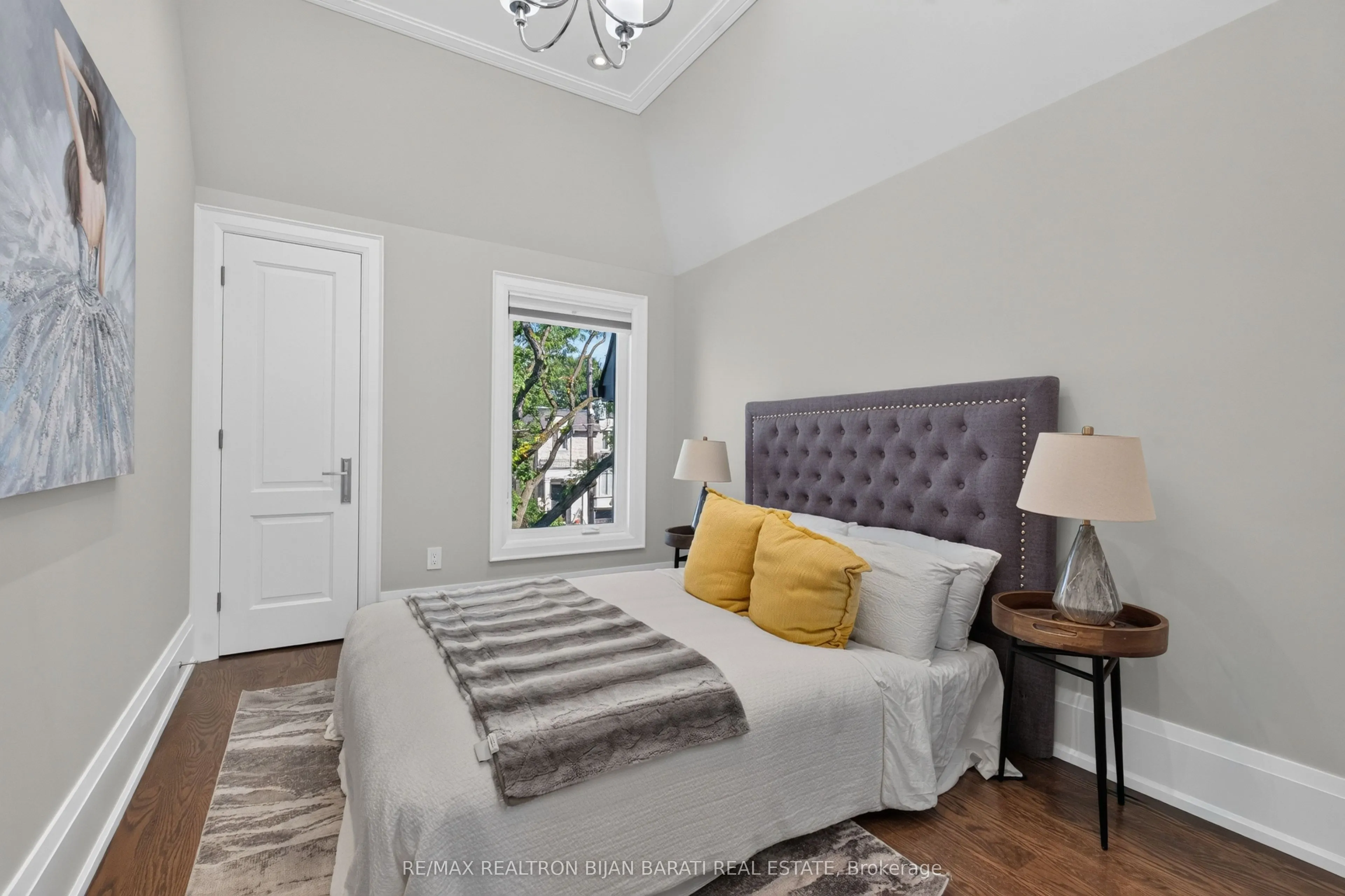 111 Kingsdale Avenue