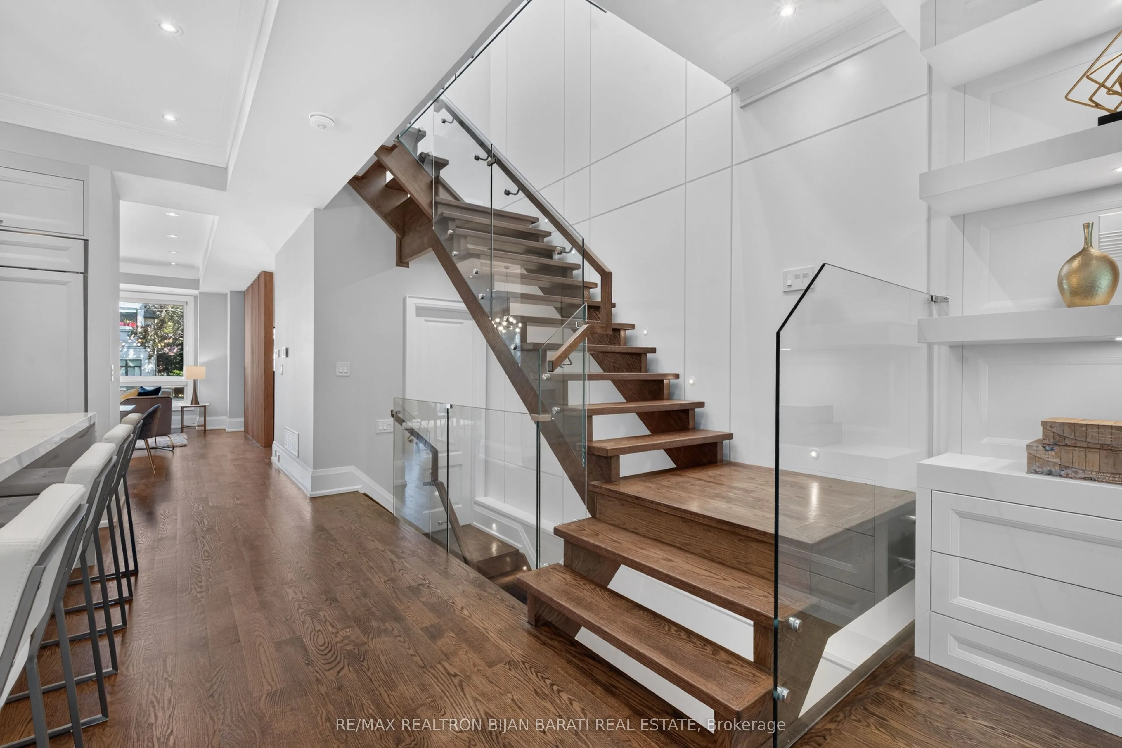 111 Kingsdale Avenue