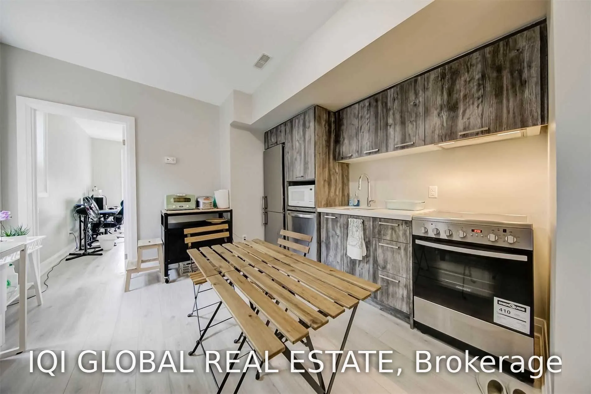 142 Grace Street #Upper