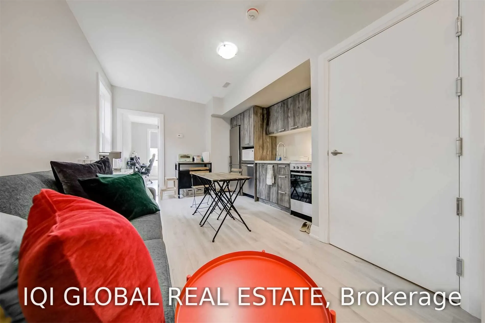 142 Grace Street #Upper