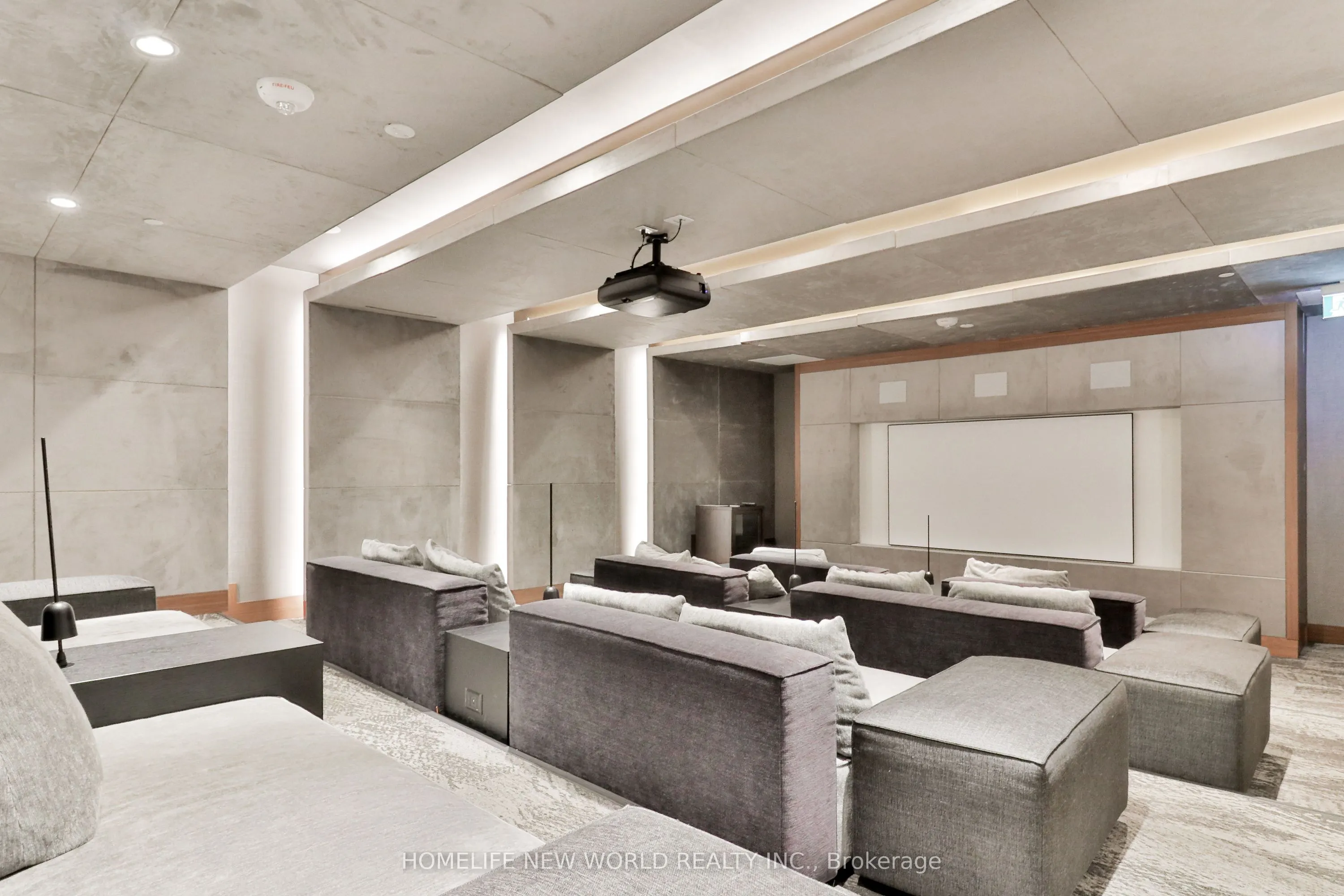 17 Bathurst Street #812