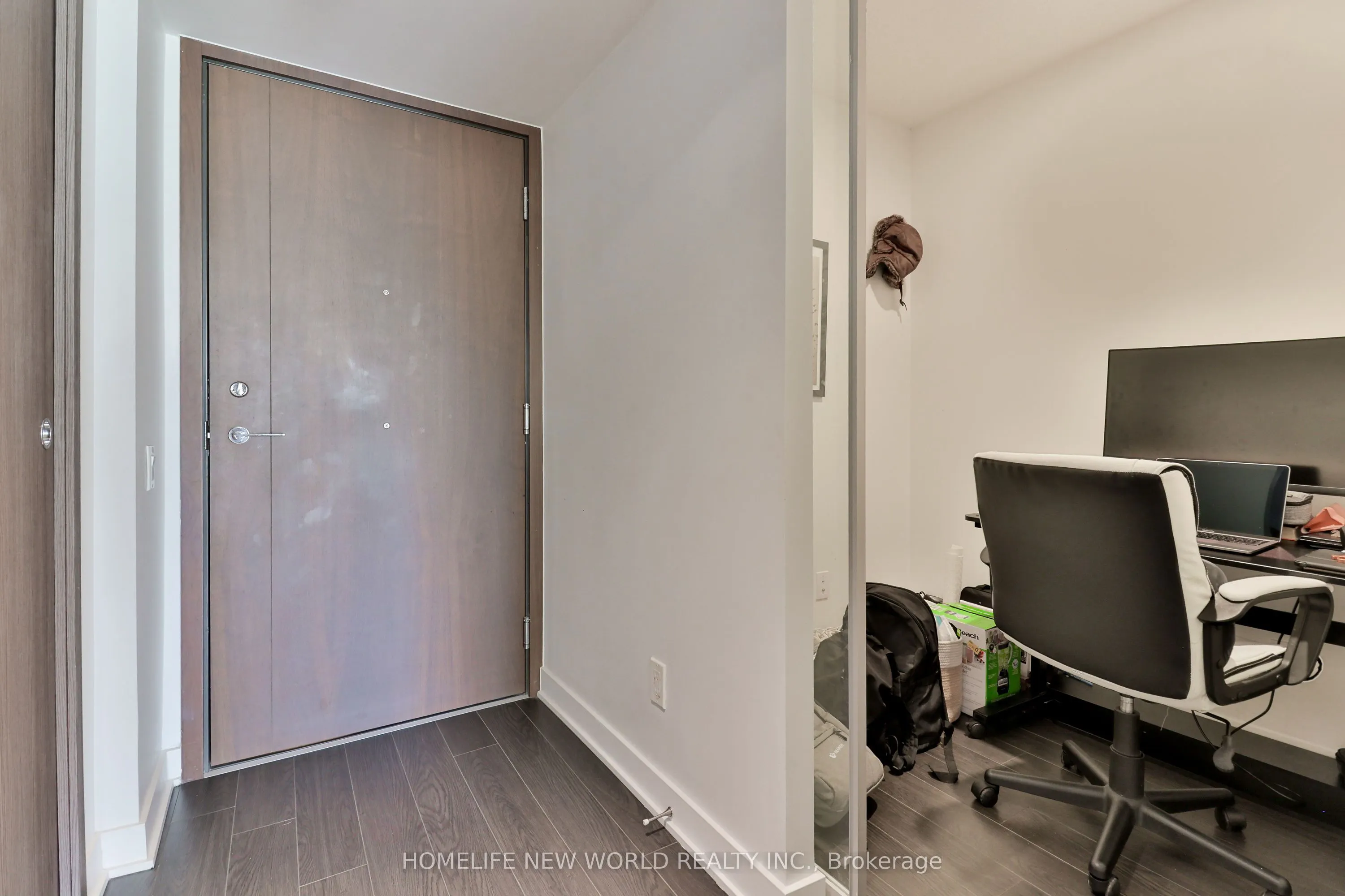 17 Bathurst Street #812