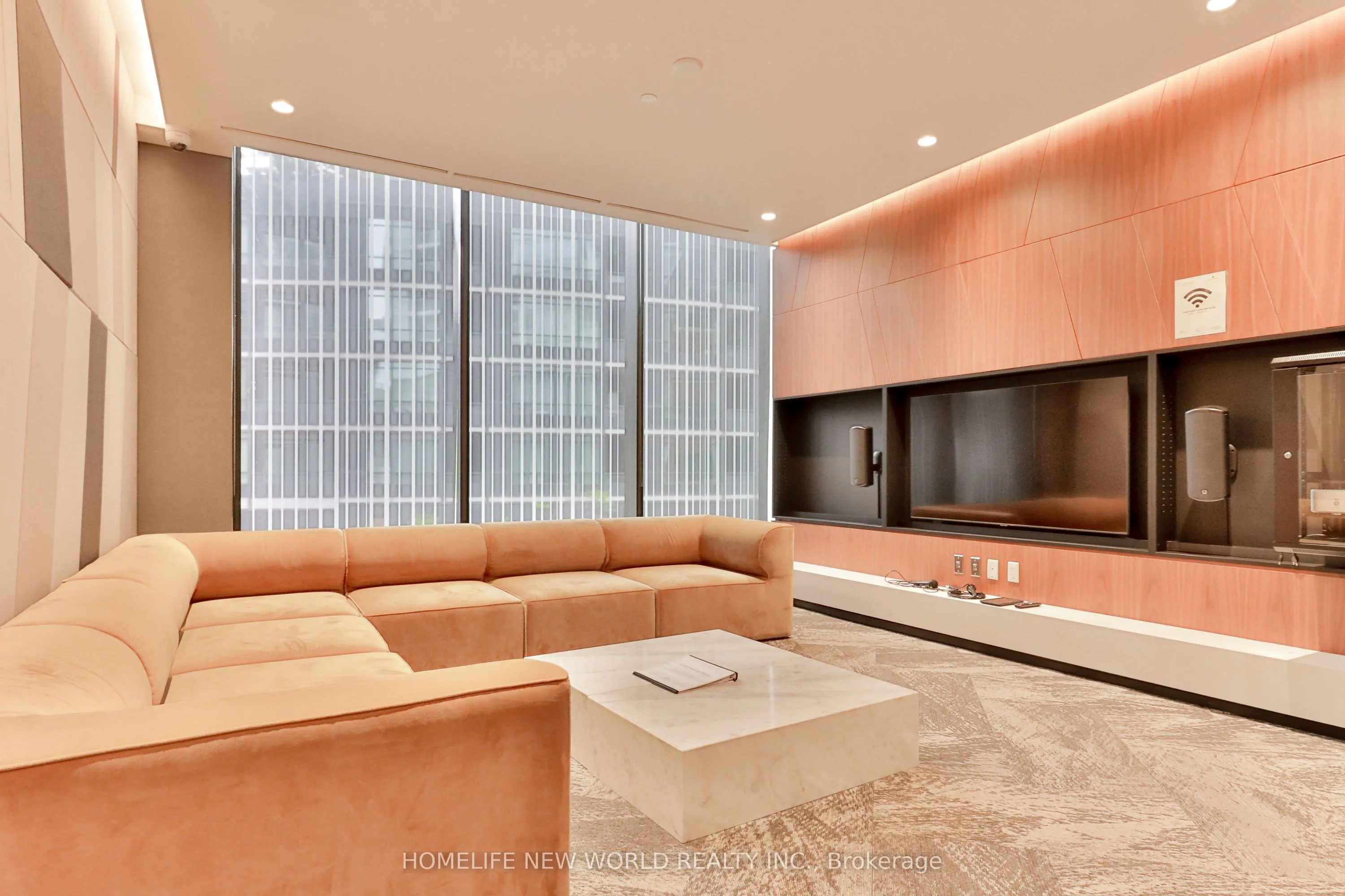 17 Bathurst Street #812