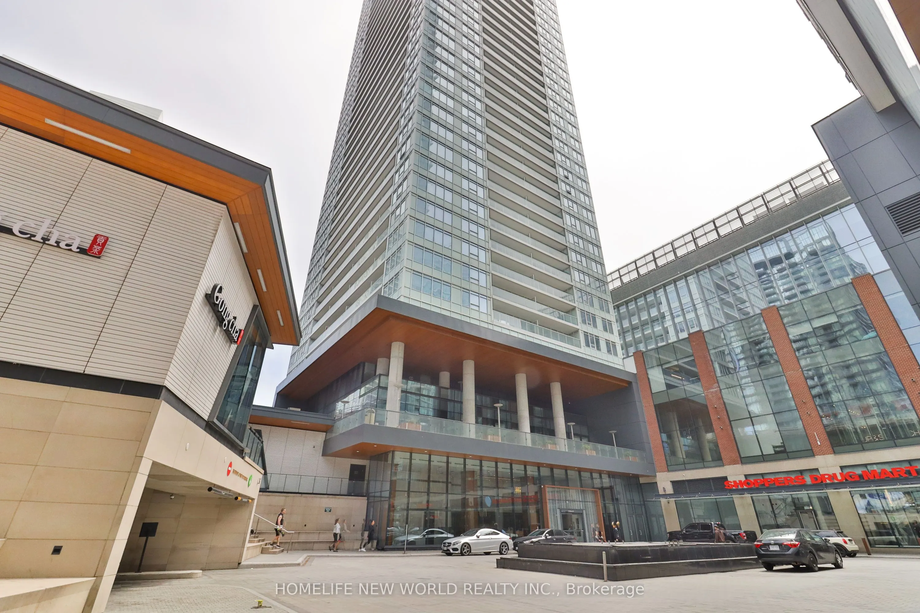 17 Bathurst Street #812
