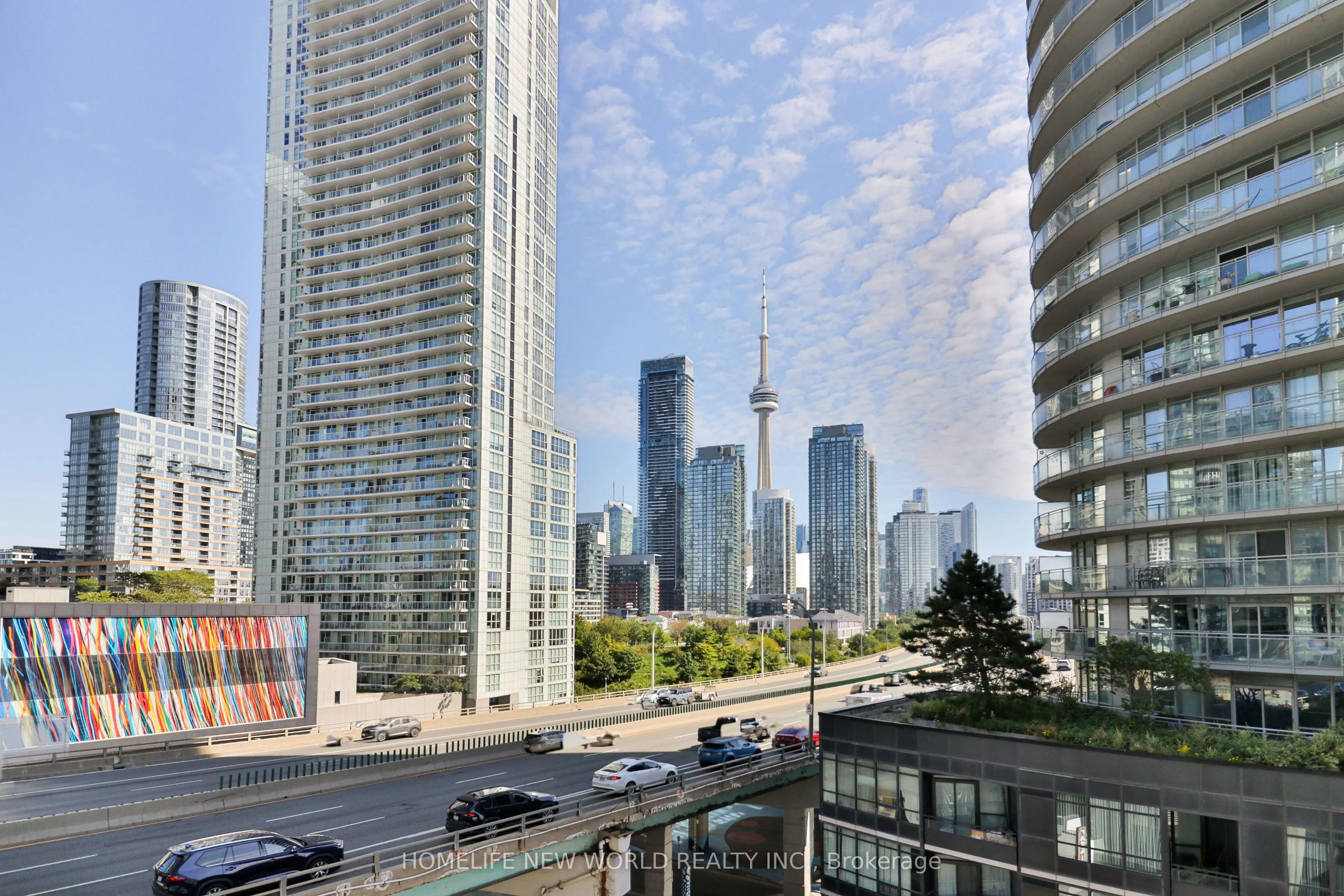 17 Bathurst Street #812