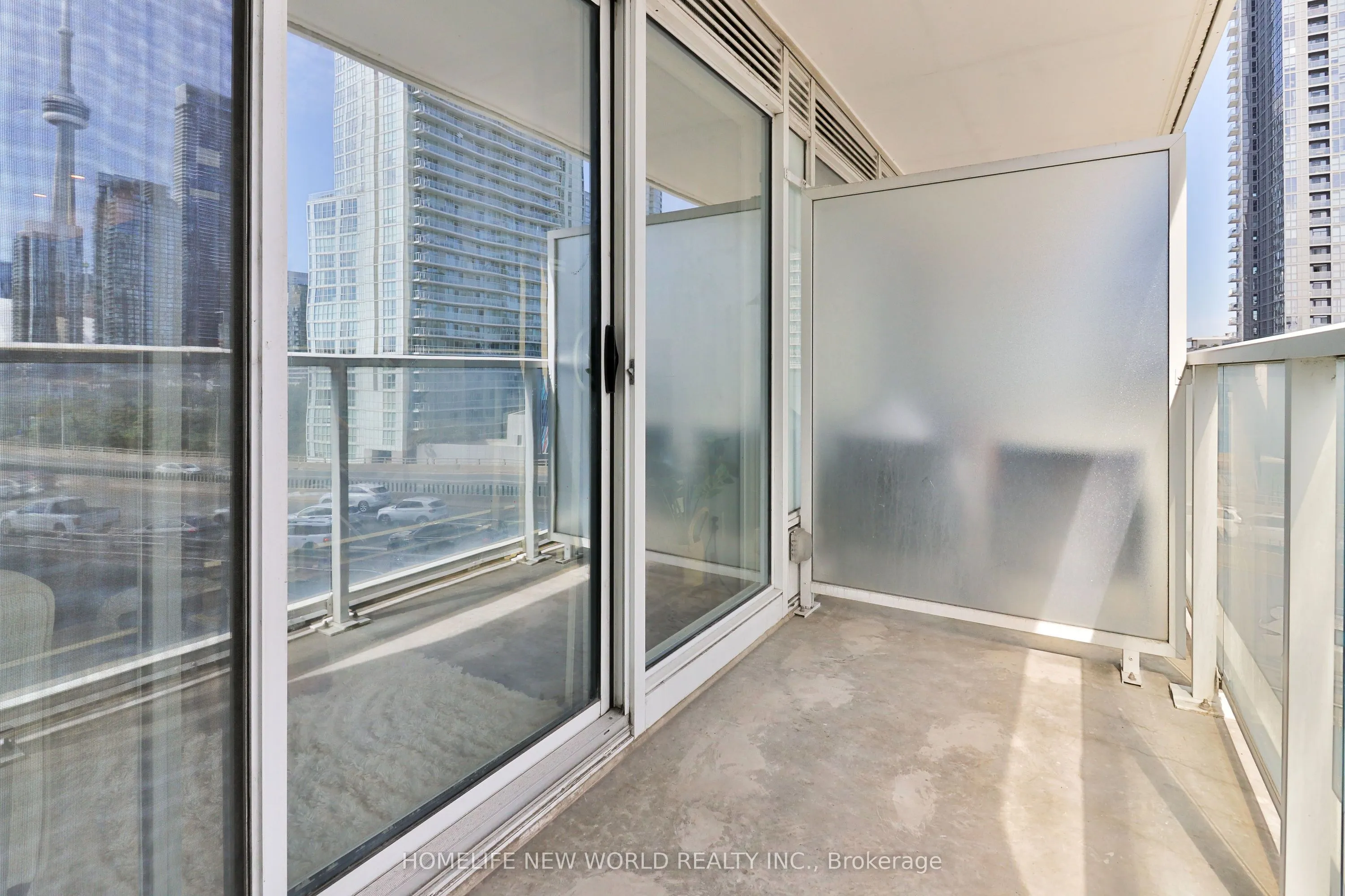 17 Bathurst Street #812