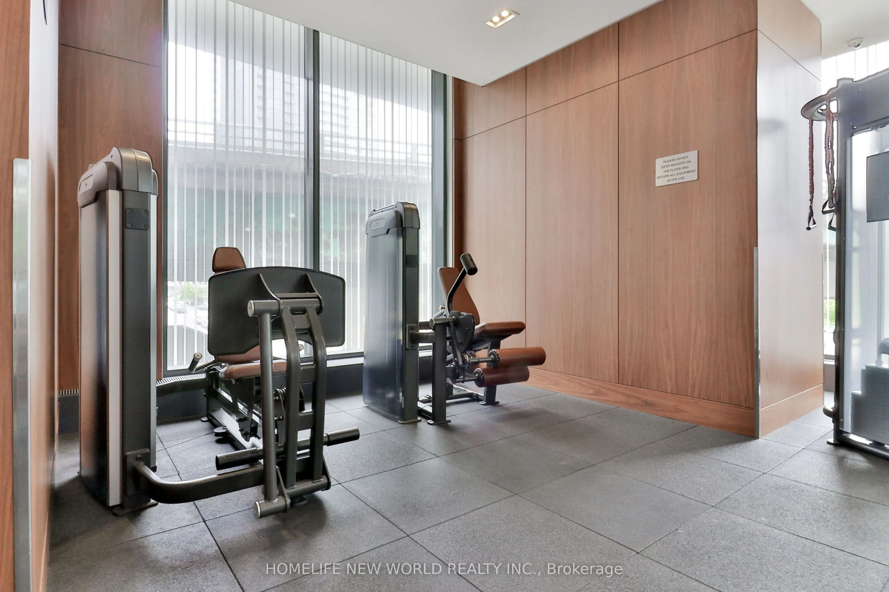 17 Bathurst Street #812