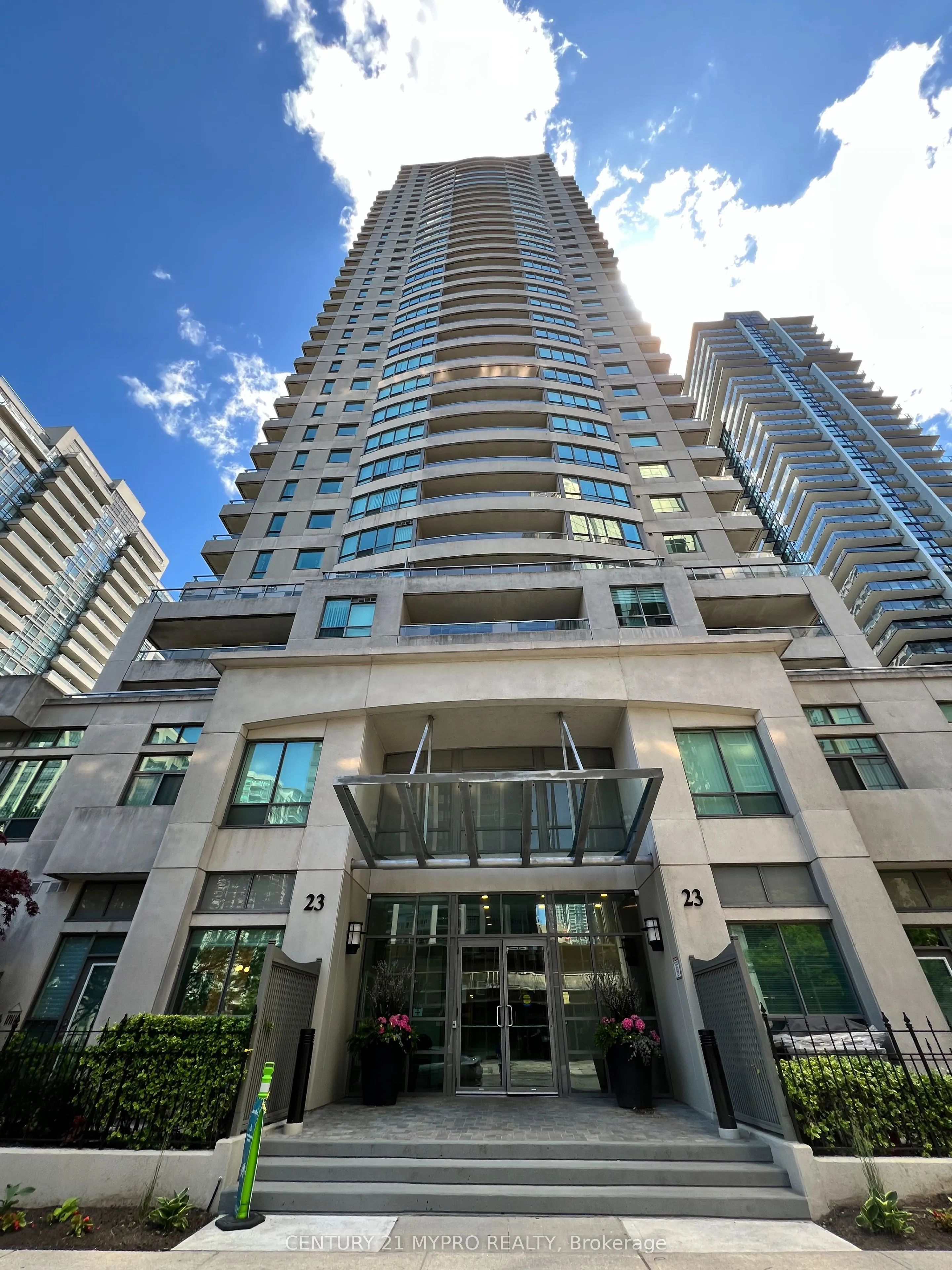 23 Hollywood Avenue #2702