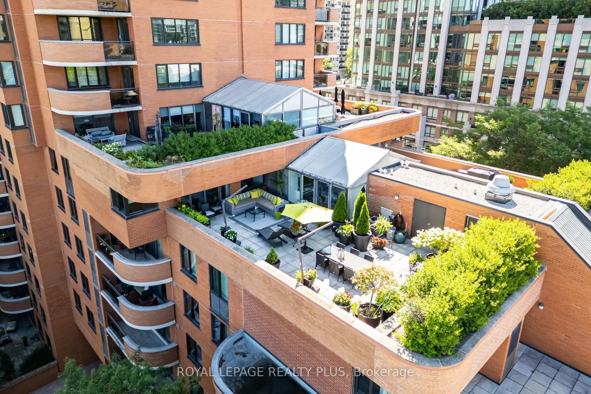 260 Heath Street W #704