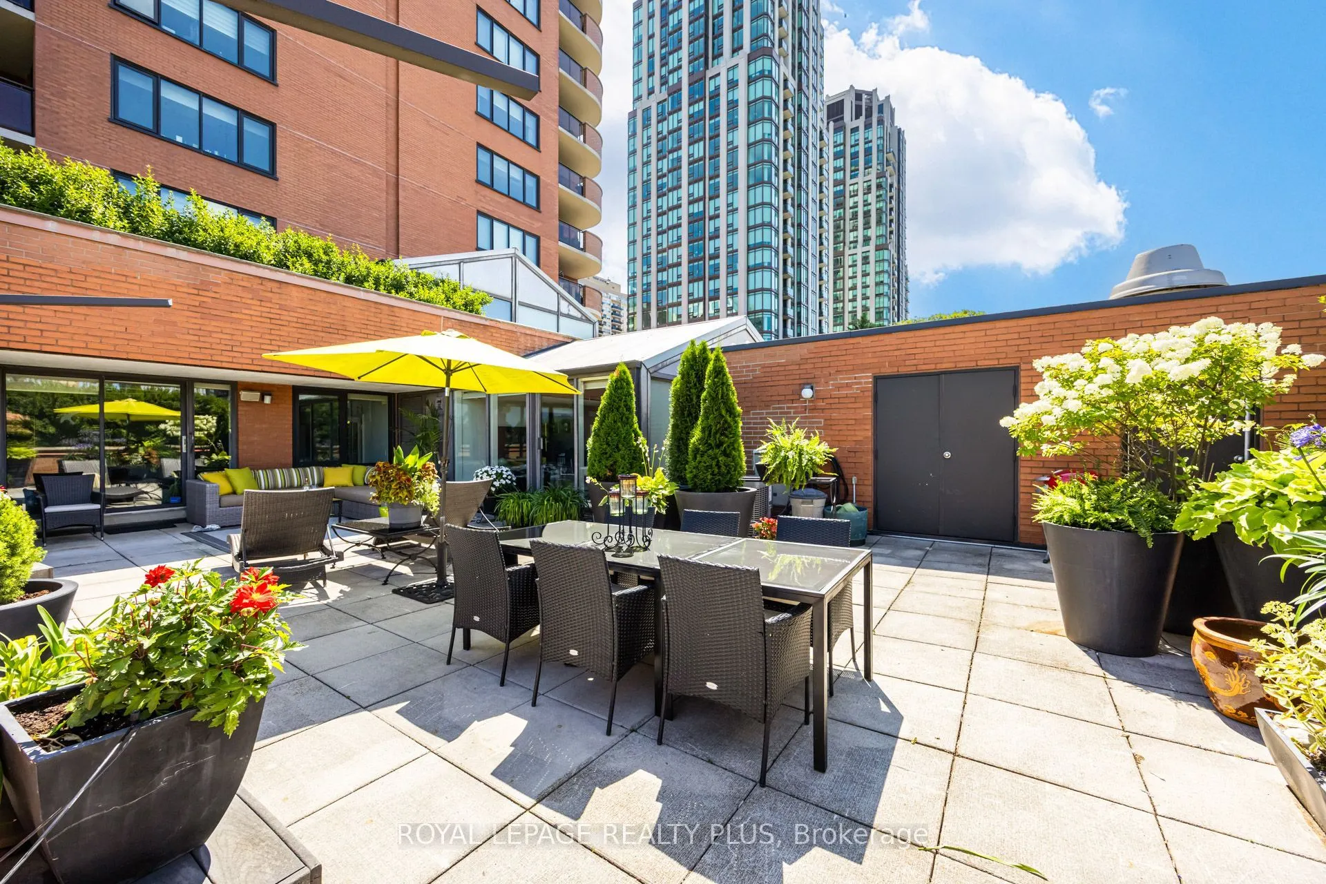 260 Heath Street W #704