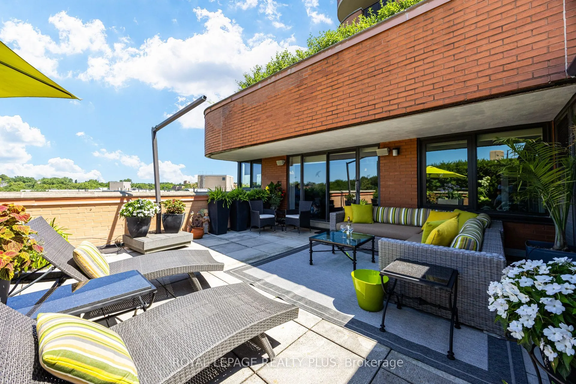 260 Heath Street W #704
