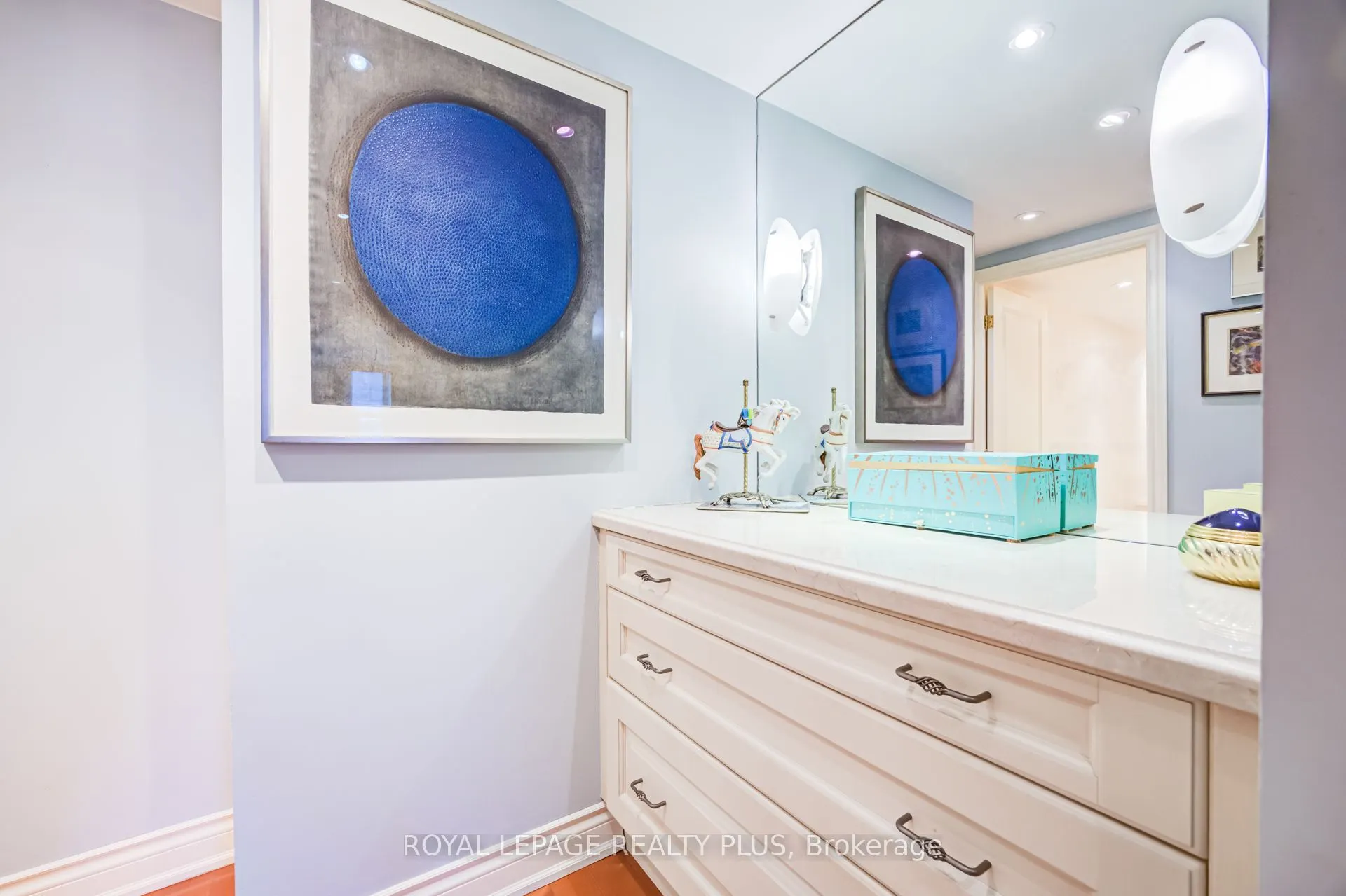 260 Heath Street W #704