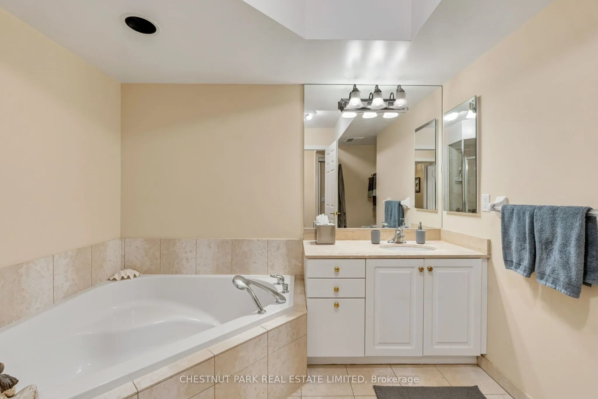 89 Skymark Drive #713