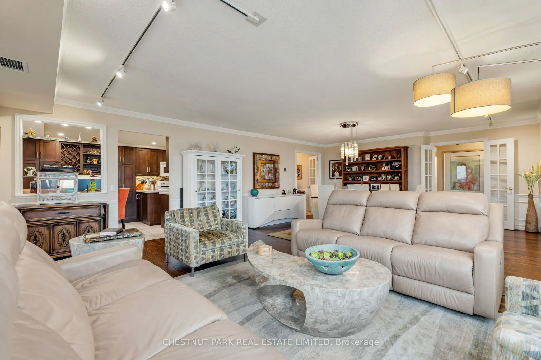 89 Skymark Drive #713