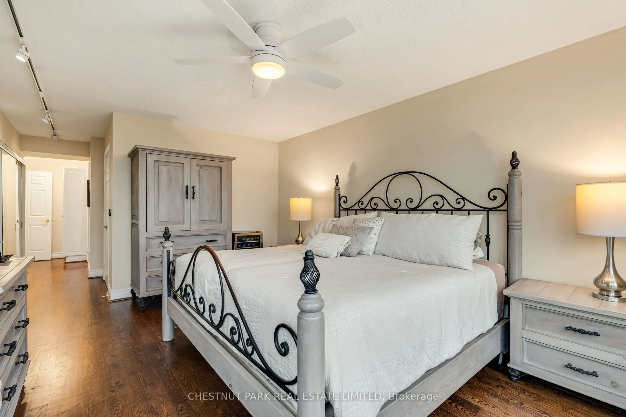 89 Skymark Drive #713
