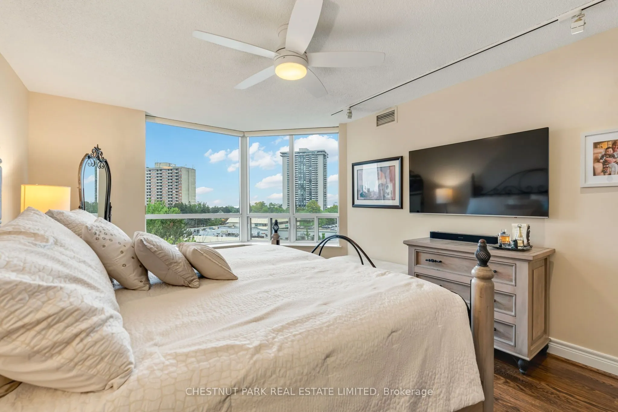 89 Skymark Drive #713