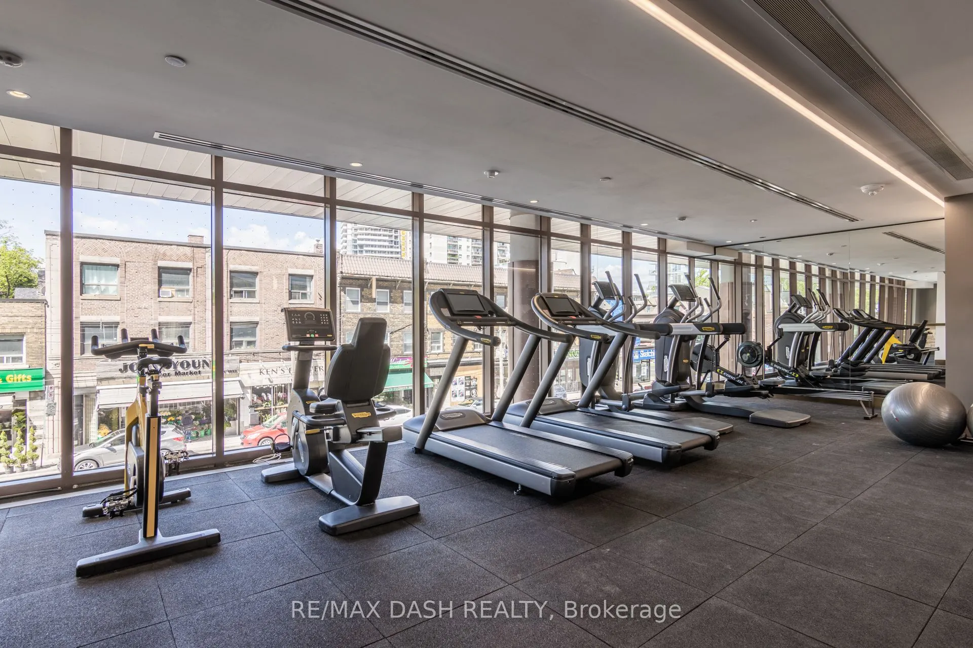 151 Avenue Road #310